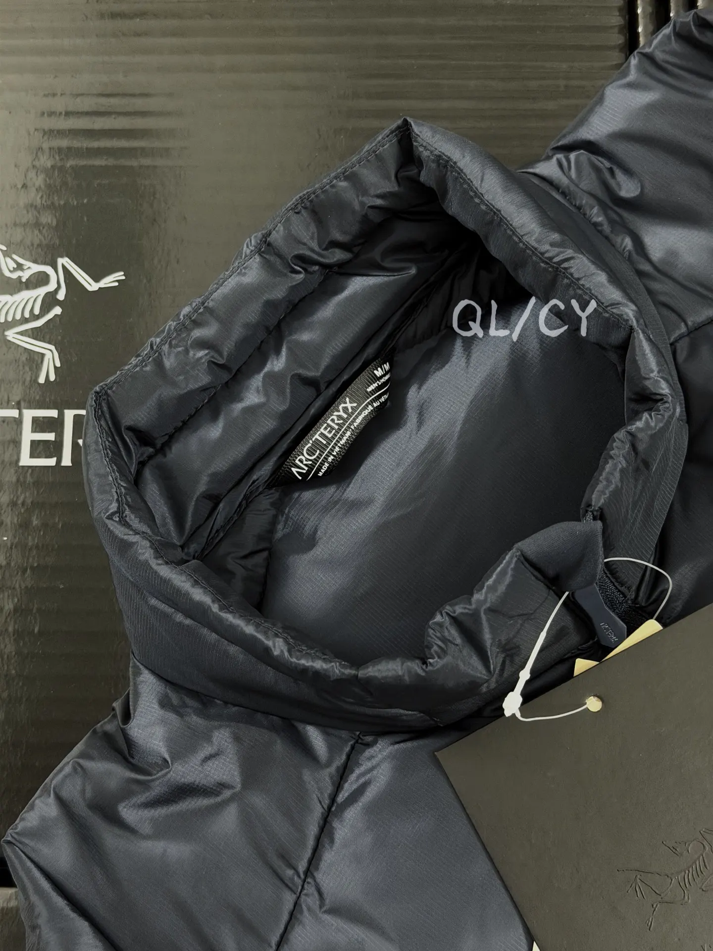 Cerium Lightweight Down-Filled Puffer Jacket D46020966 — view 4