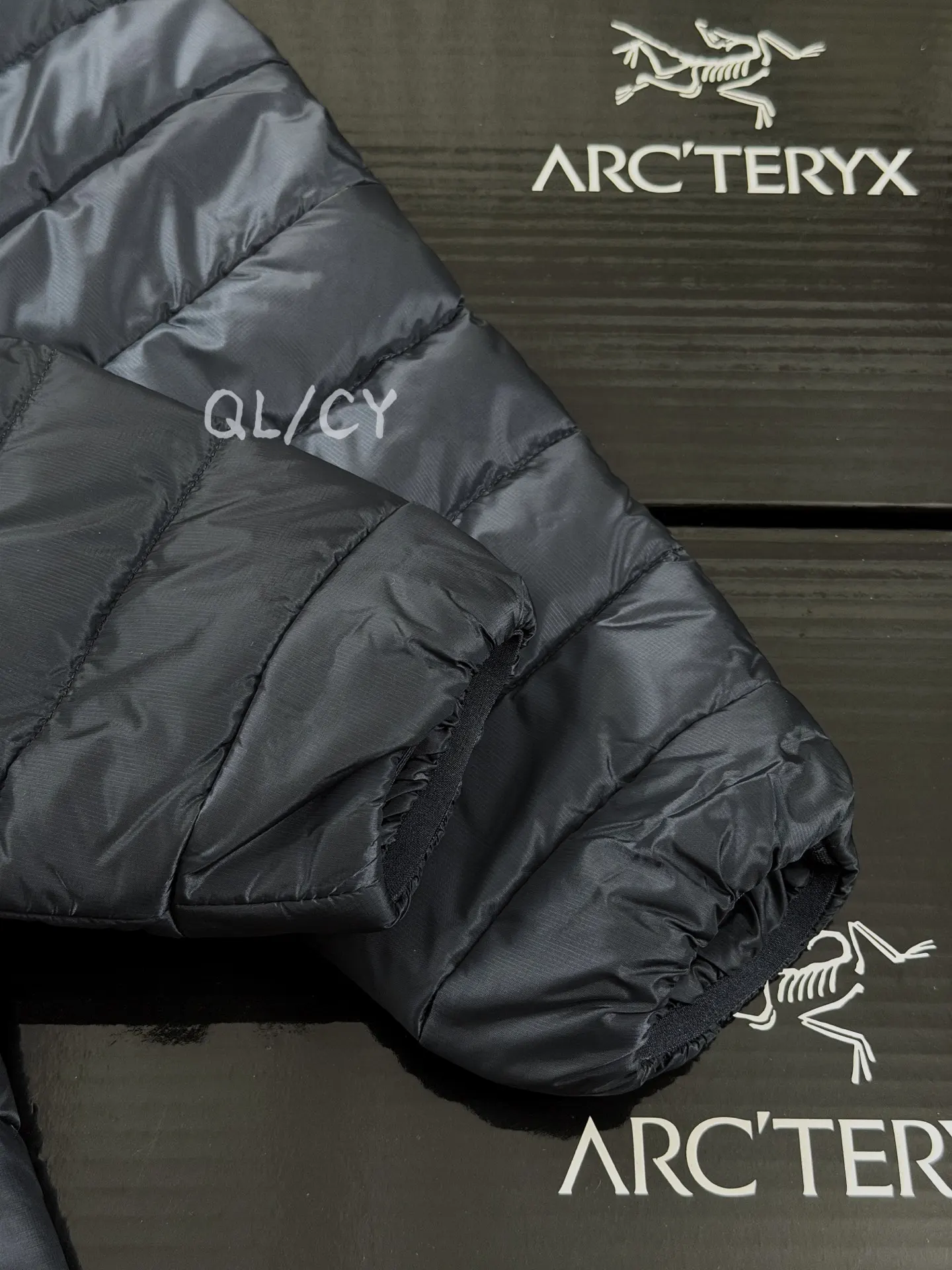 Cerium Lightweight Down-Filled Puffer Jacket D46020966 — view 6