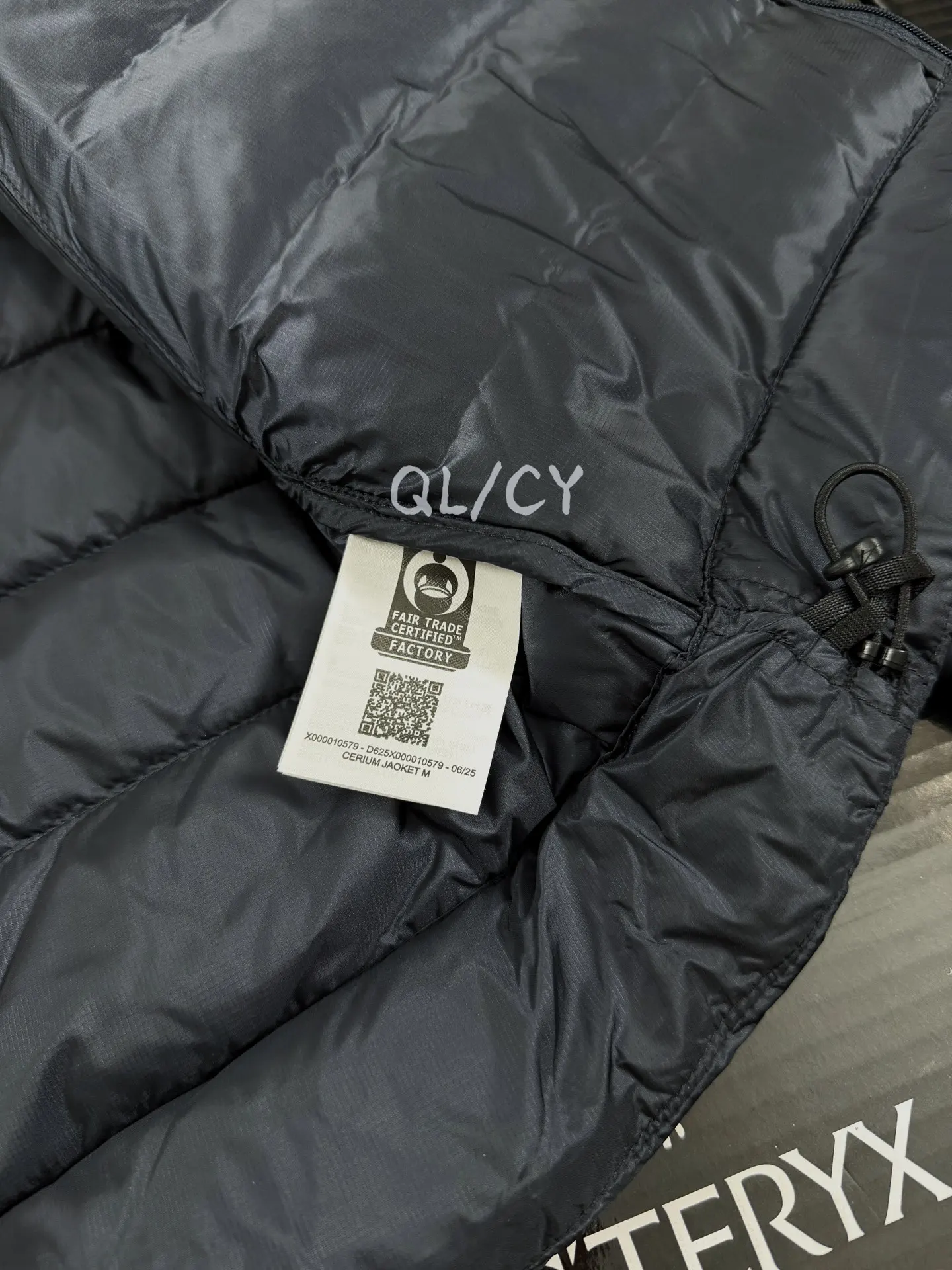 Cerium Lightweight Down-Filled Puffer Jacket D46020966 — view 8