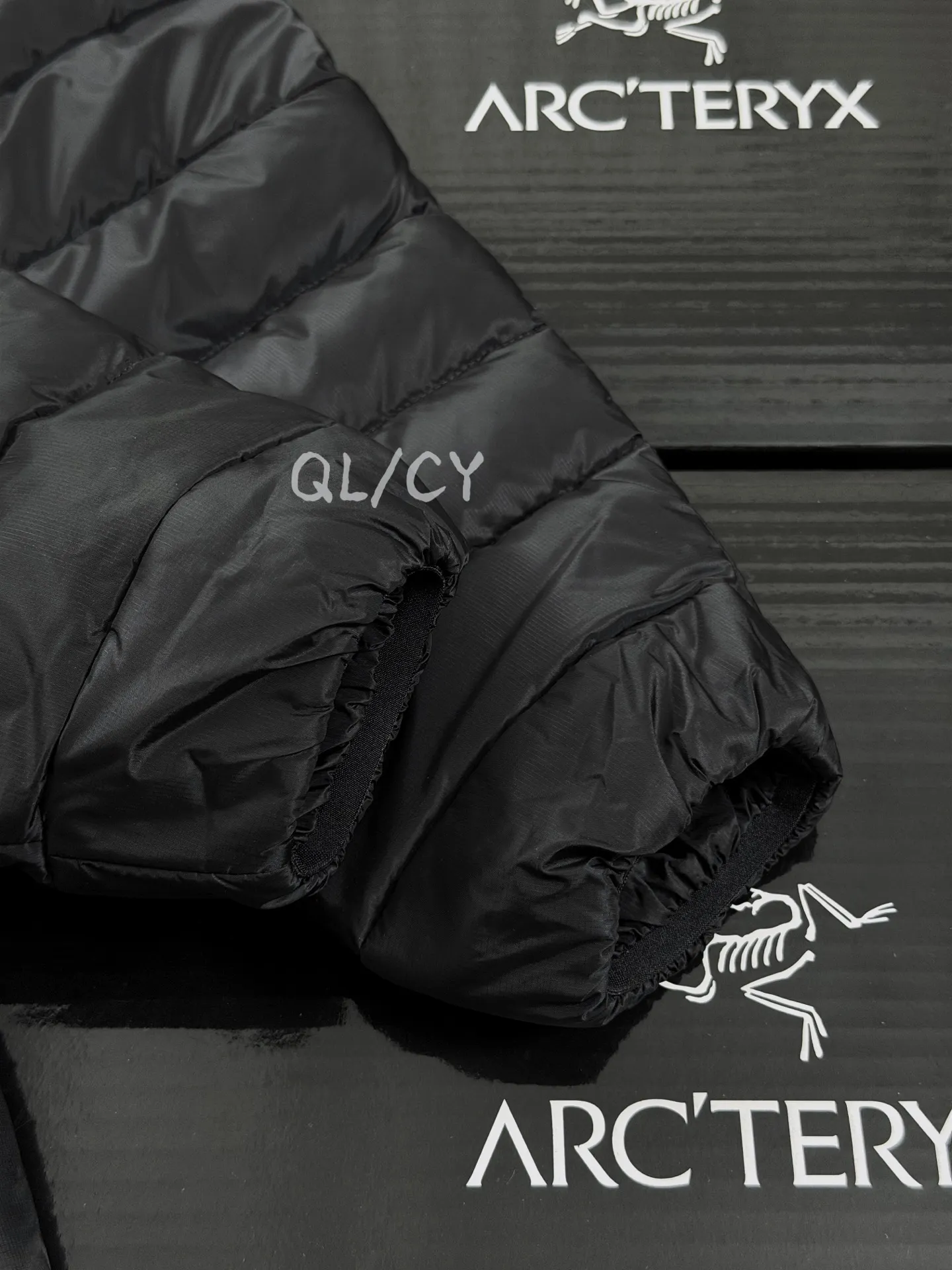 Cerium Lightweight Down-Filled Puffer Jacket D46020965 — view 6