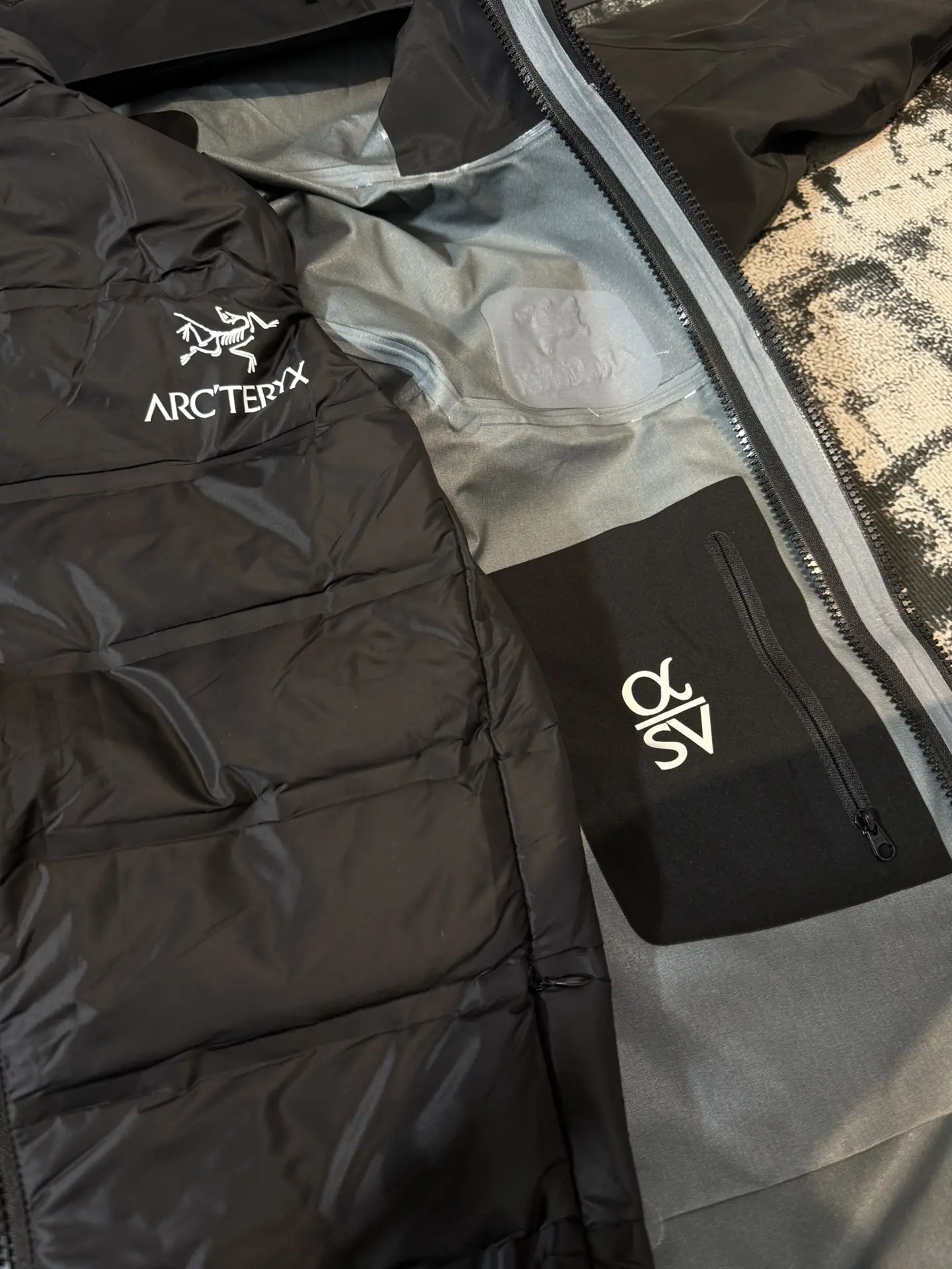 Alpha SV 3-in-1 GORE-TEX Hooded Jacket D48020695 — view 3