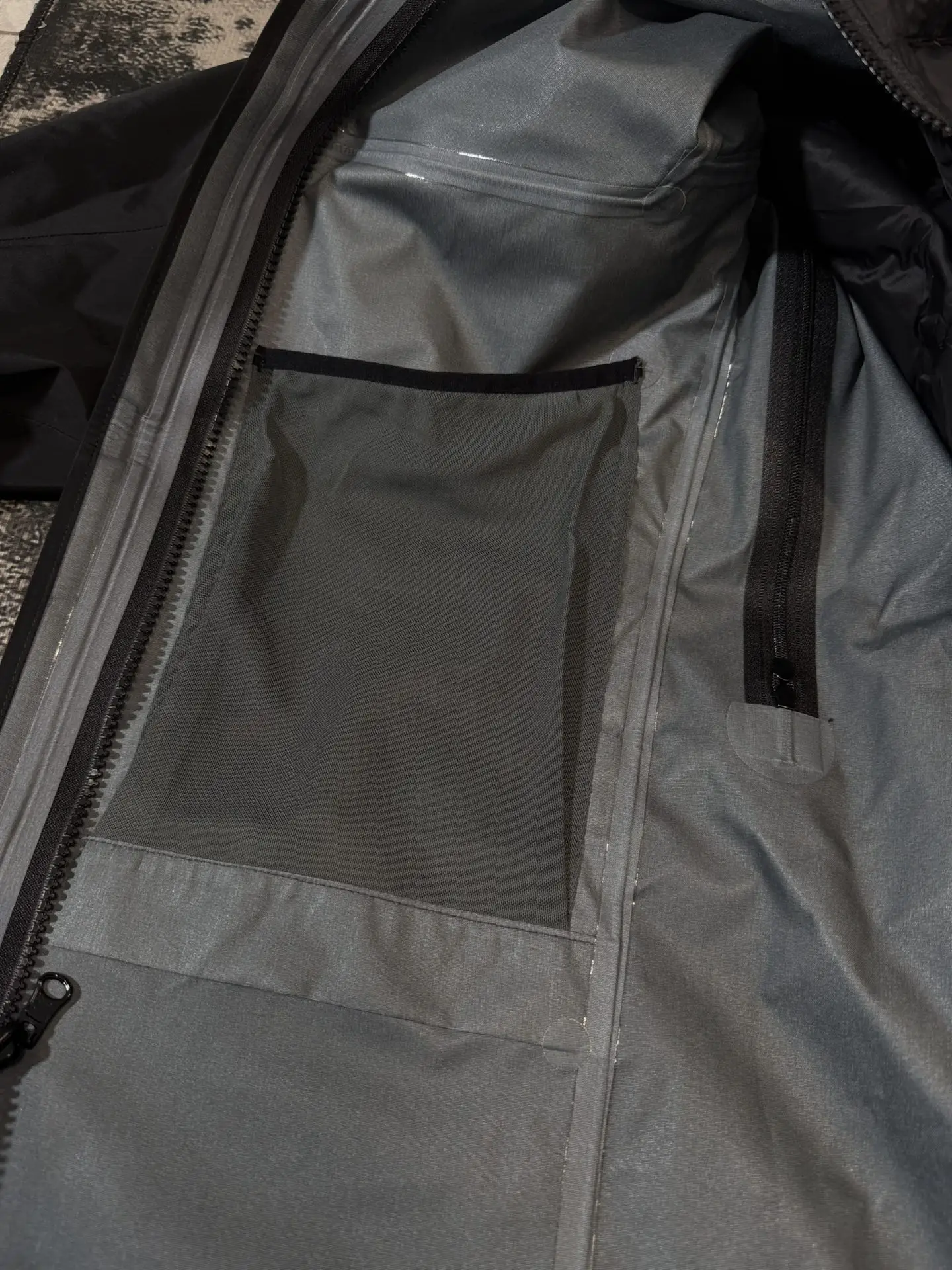 Alpha SV 3-in-1 GORE-TEX Hooded Jacket D48020695 — view 6