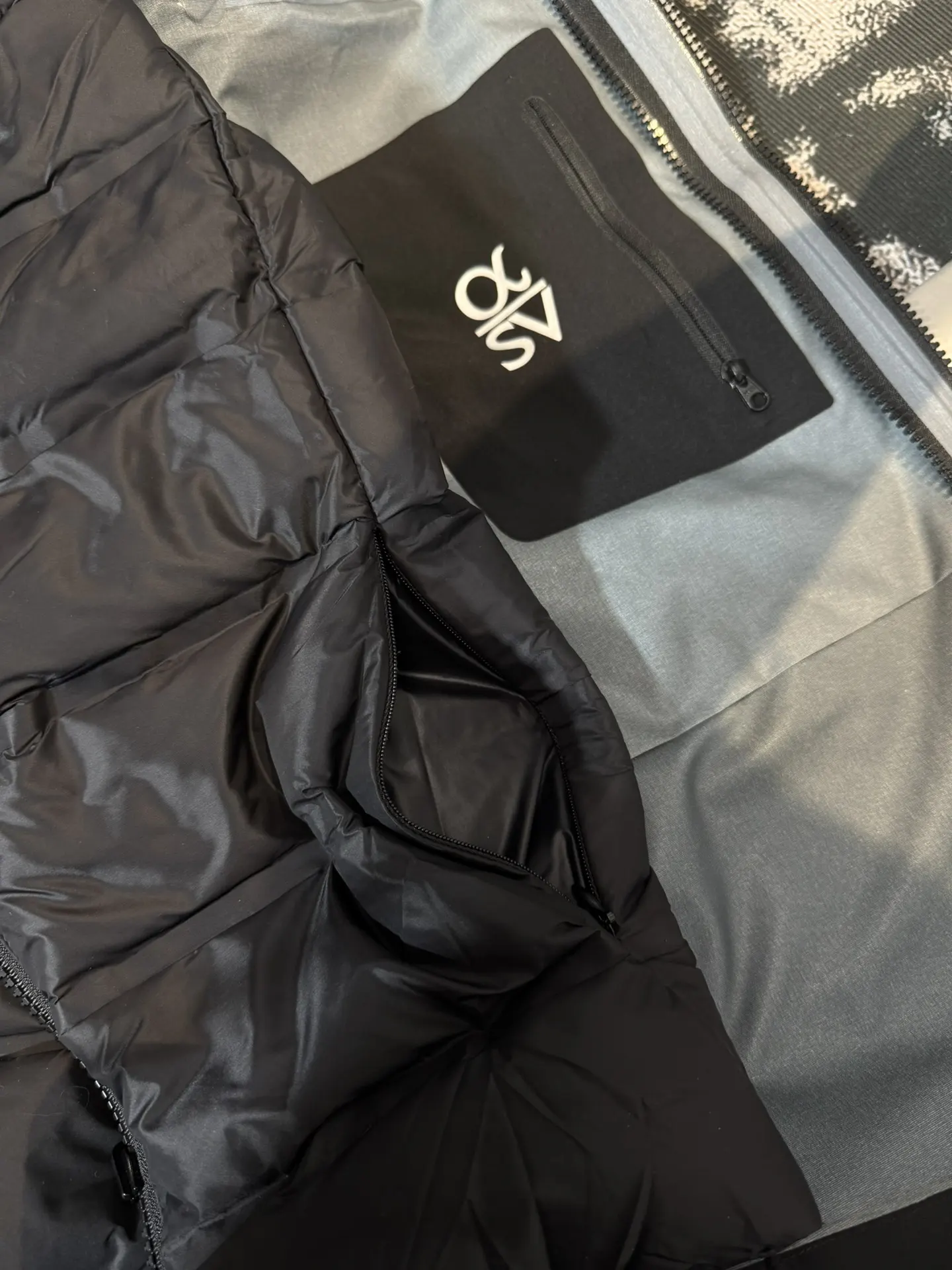 Alpha SV 3-in-1 GORE-TEX Hooded Jacket D48020695 — view 11