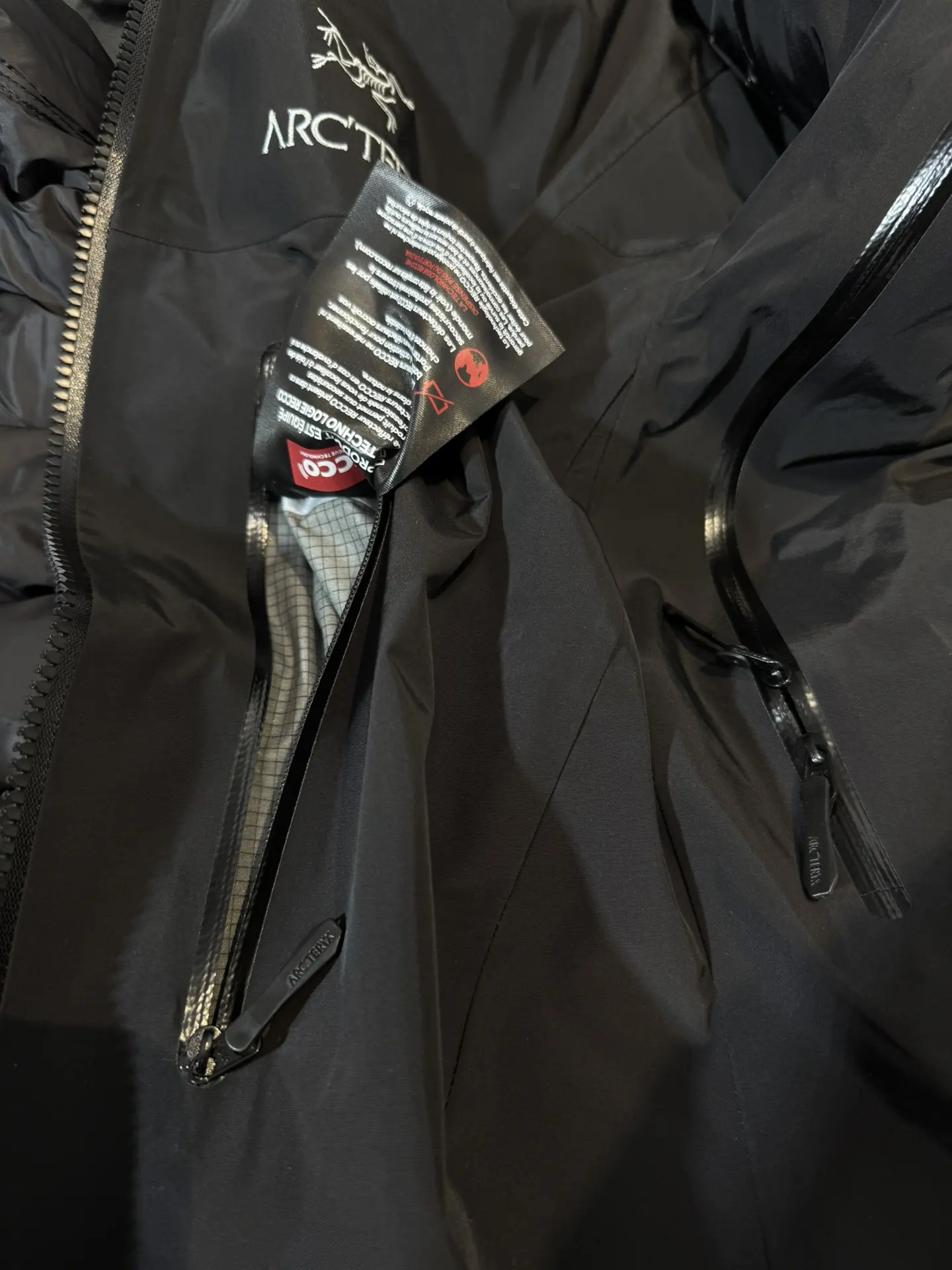 Alpha SV 3-in-1 GORE-TEX Hooded Jacket D48020695 — view 16