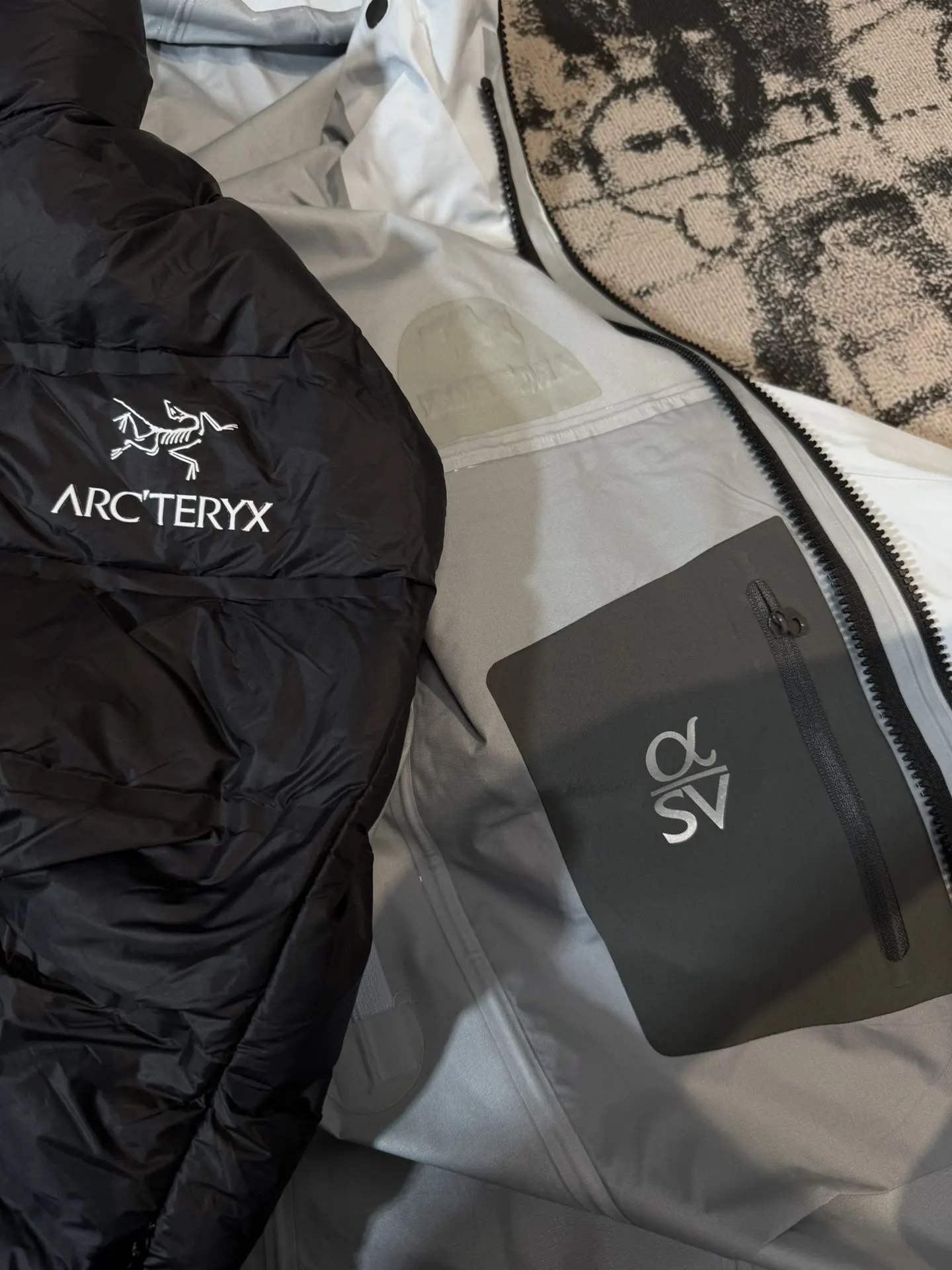 Alpha SV 3-in-1 GORE-TEX Hardshell Jacket D48020698 — view 3