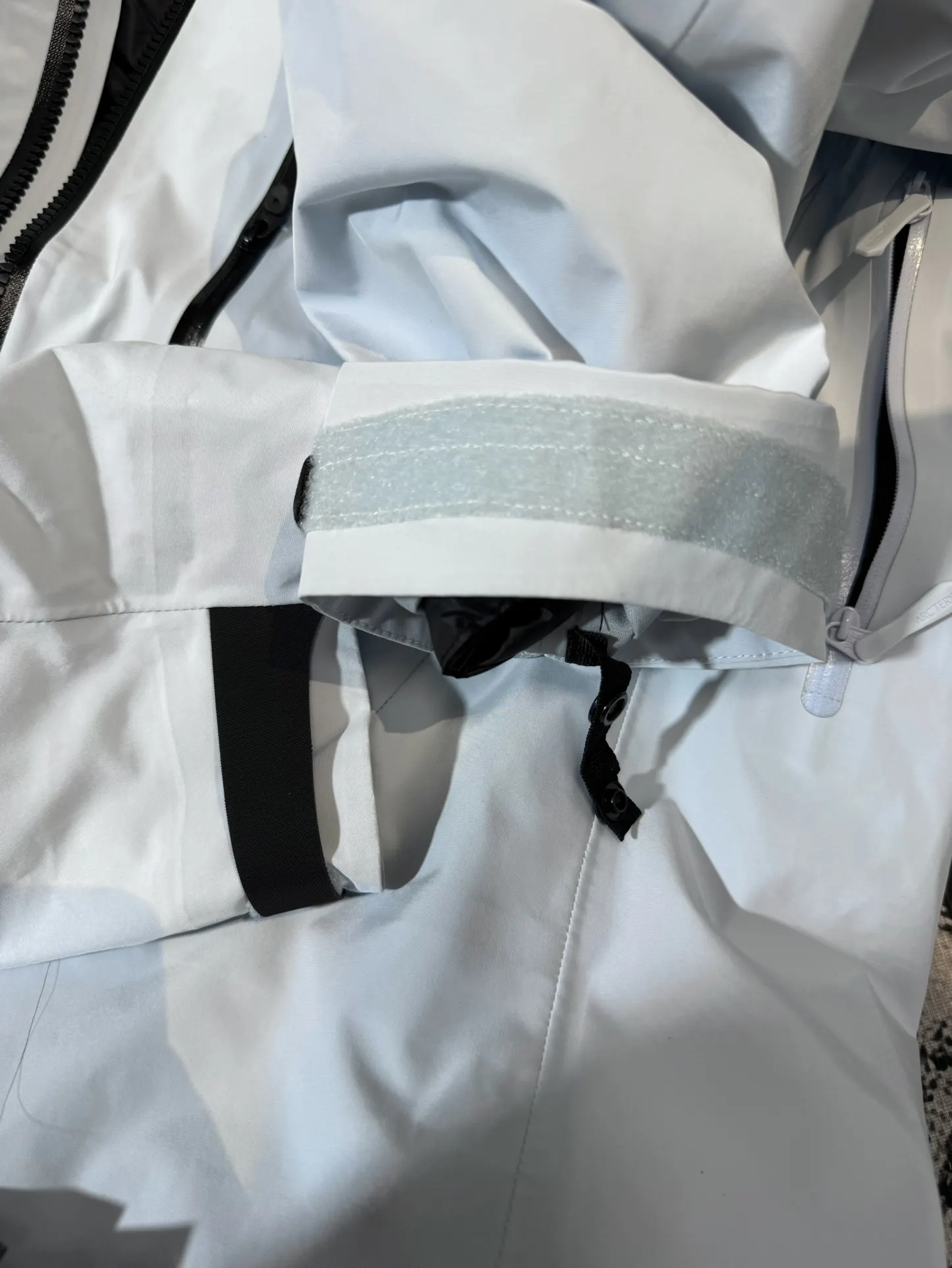 Alpha SV 3-in-1 GORE-TEX Hardshell Jacket D48020698 — view 6
