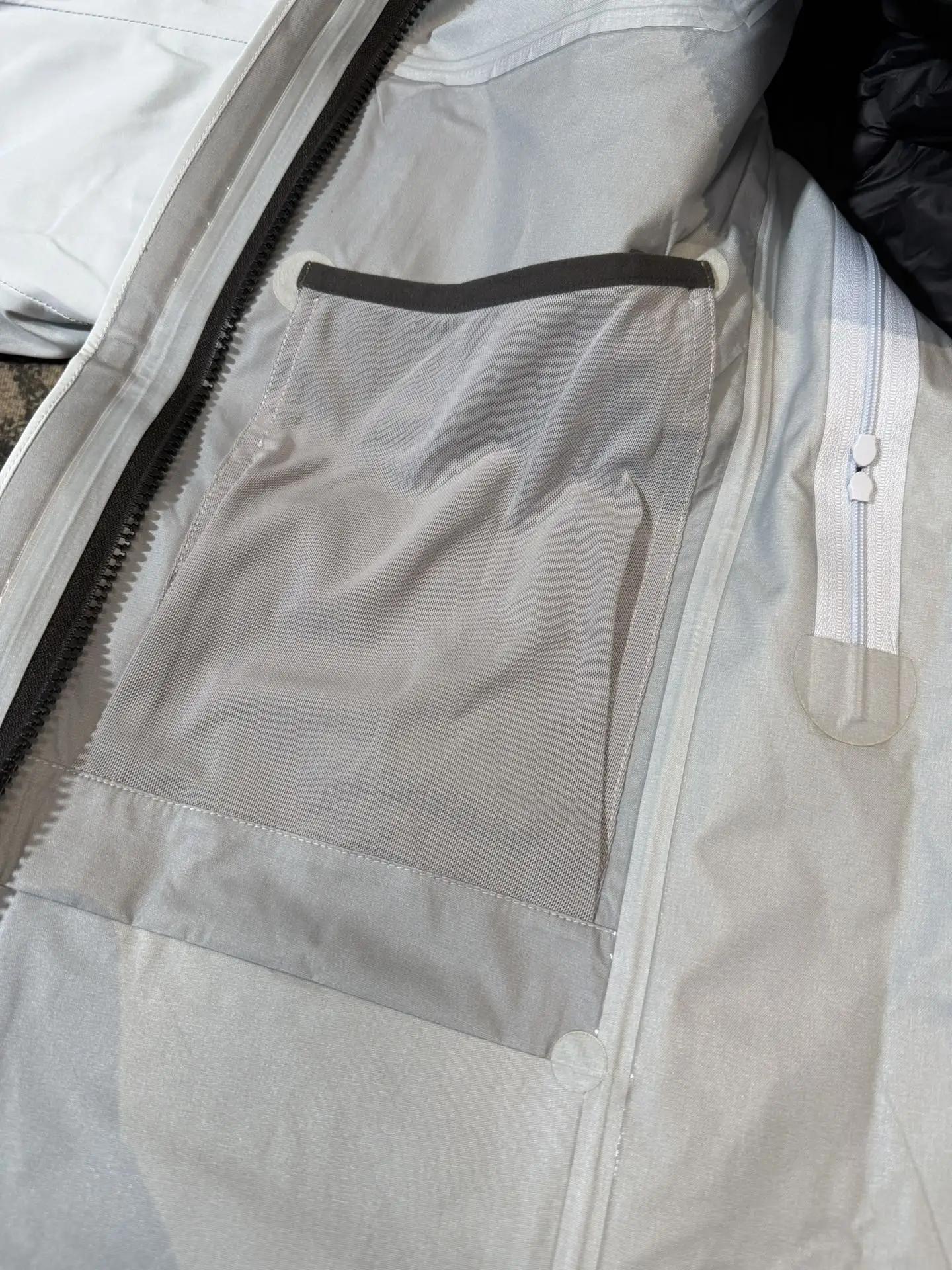 Alpha SV 3-in-1 GORE-TEX Hardshell Jacket D48020698 — view 7