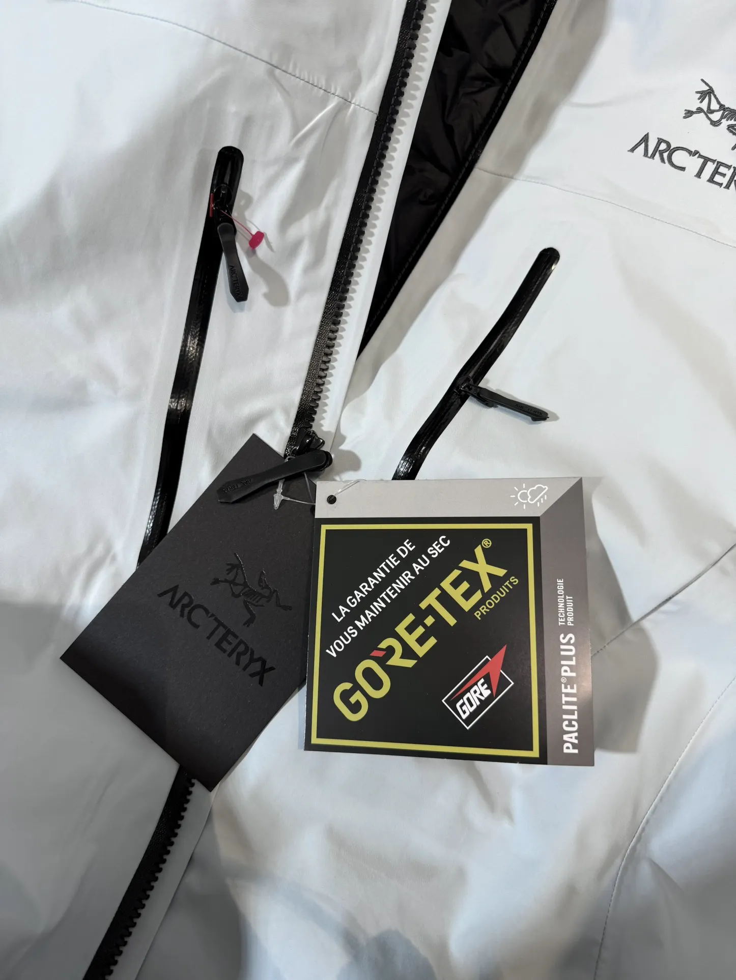 Alpha SV 3-in-1 GORE-TEX Hardshell Jacket D48020698 — view 12