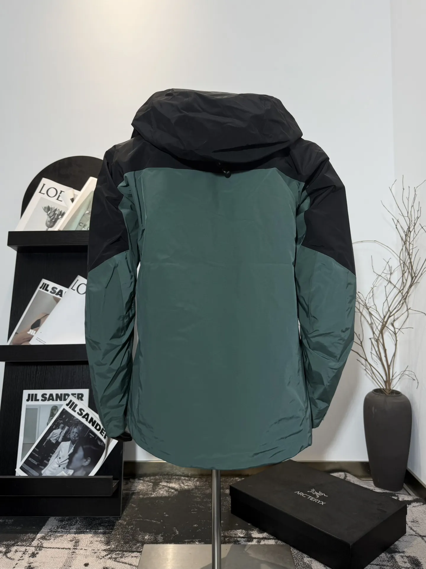 Alpha SV 3-in-1 GORE-TEX Down Jacket D48020699 — view 2