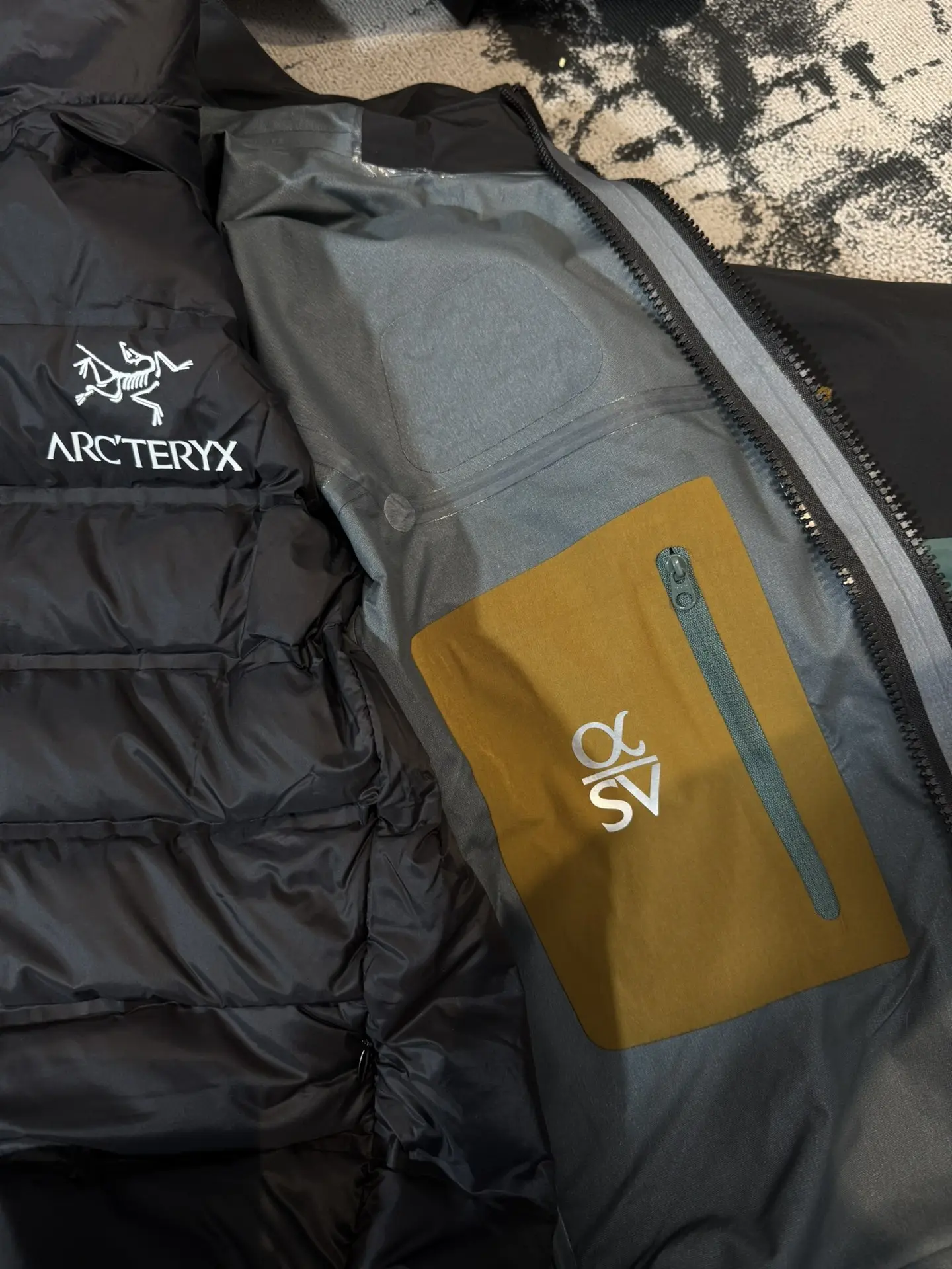 Alpha SV 3-in-1 GORE-TEX Down Jacket D48020699 — view 3