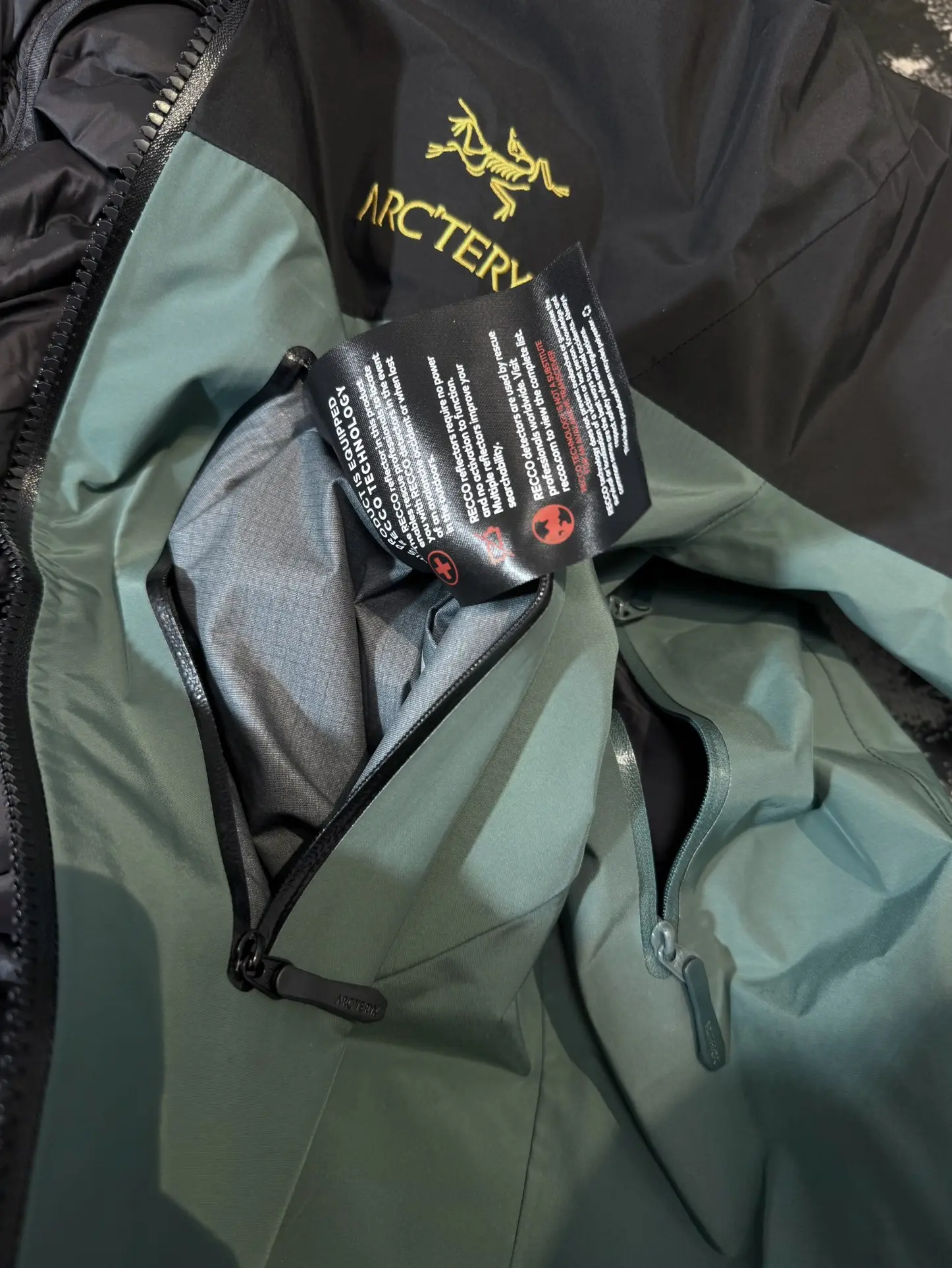 Alpha SV 3-in-1 GORE-TEX Down Jacket D48020699 — view 14
