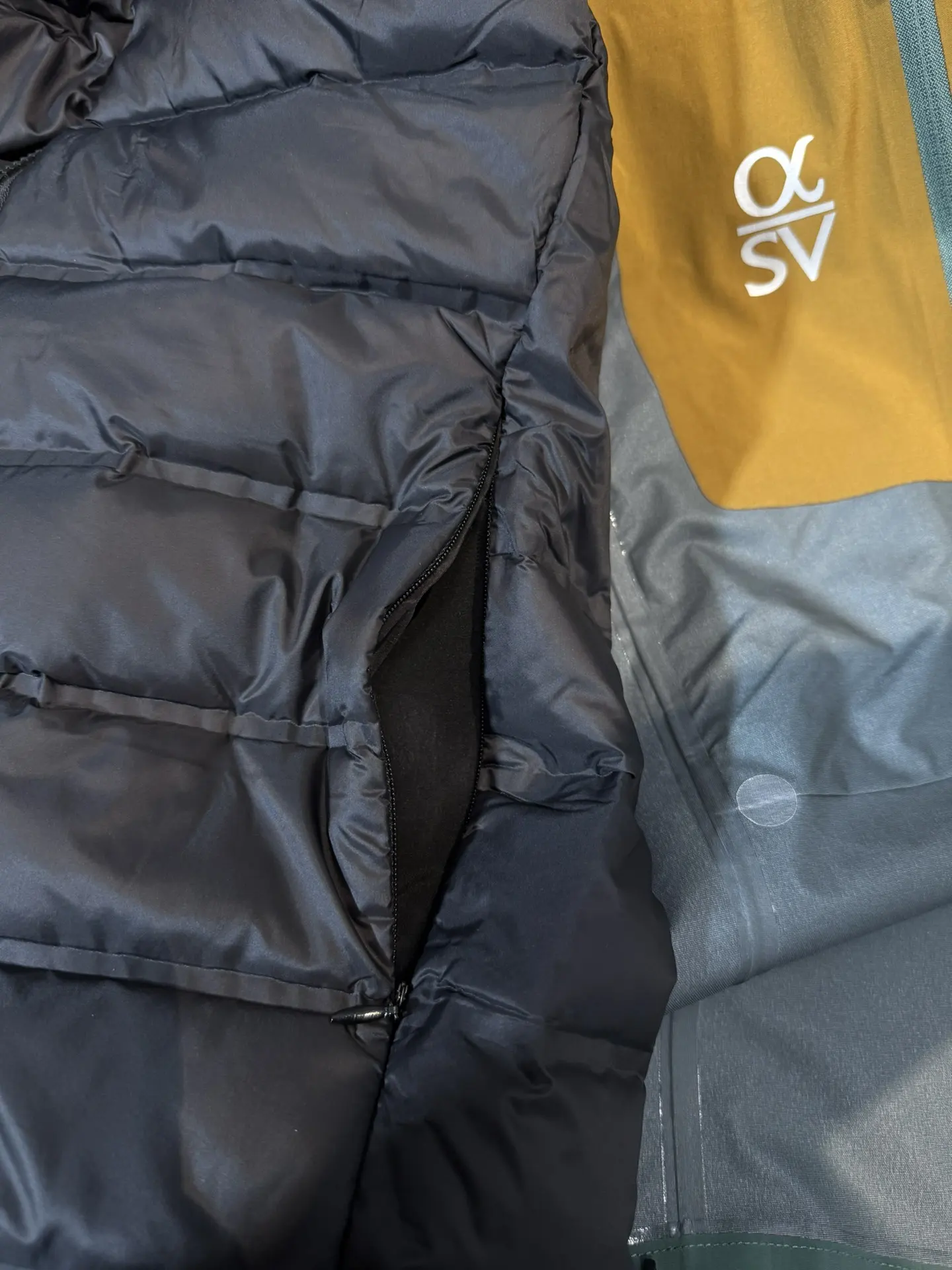 Alpha SV 3-in-1 GORE-TEX Down Jacket D48020699 — view 16