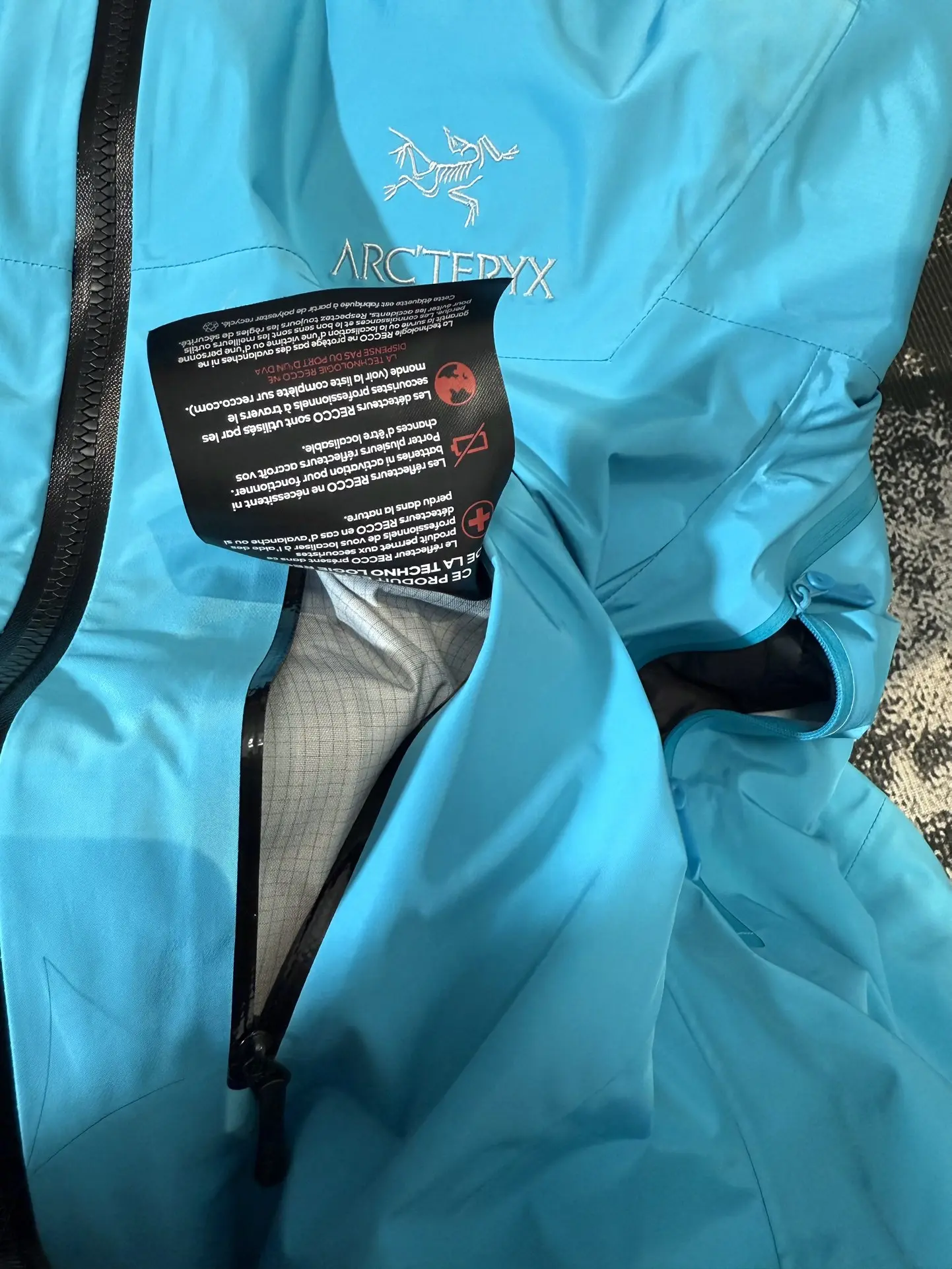 Alpha SV 3-in-1 GORE-TEX Hardshell Jacket D48020696 — view 5