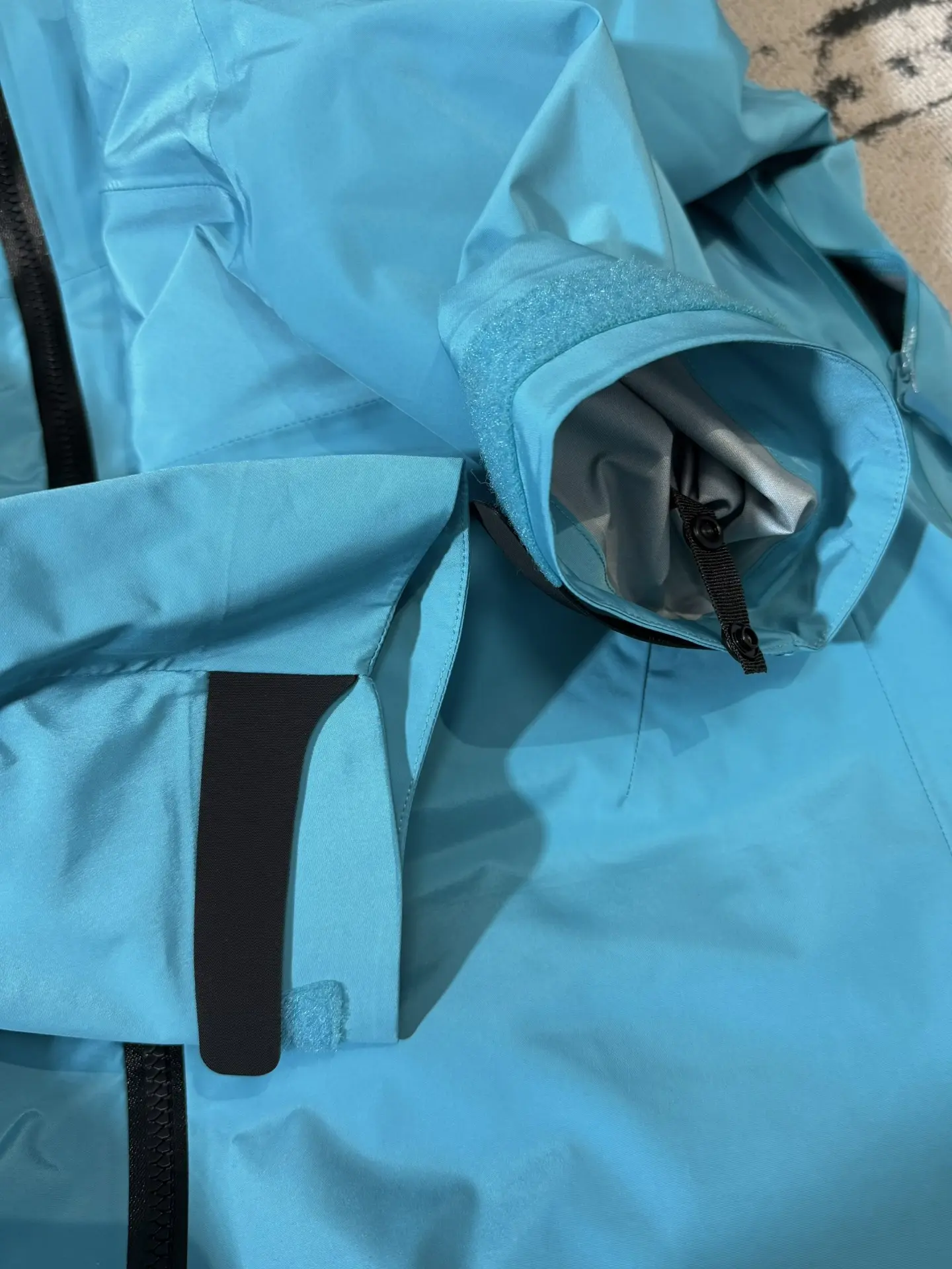 Alpha SV 3-in-1 GORE-TEX Hardshell Jacket D48020696 — view 6