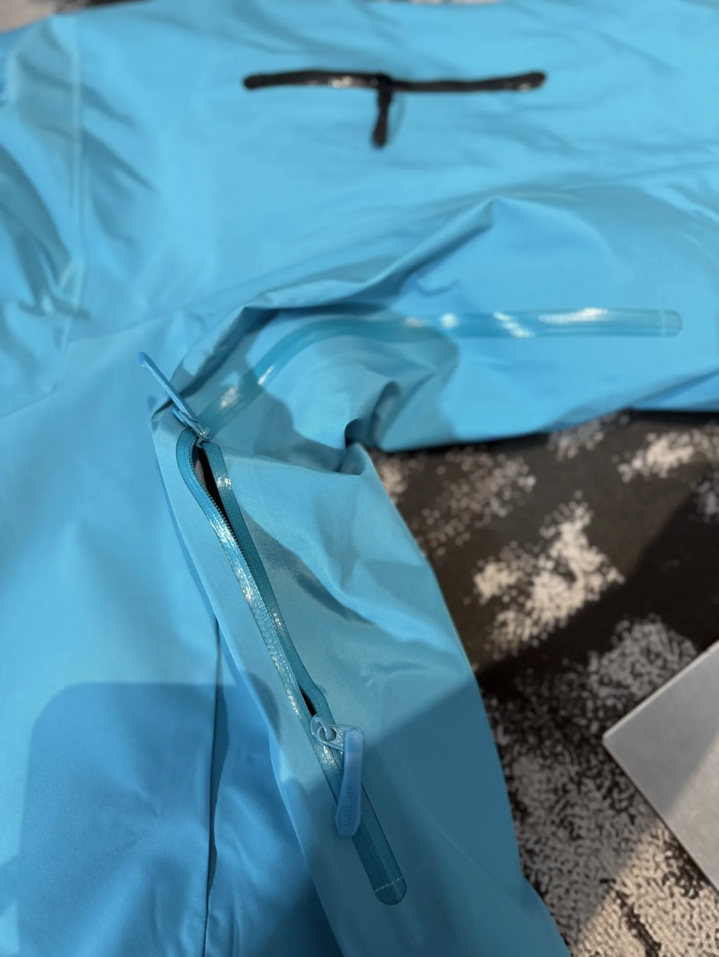 Alpha SV 3-in-1 GORE-TEX Hardshell Jacket D48020696 — view 7
