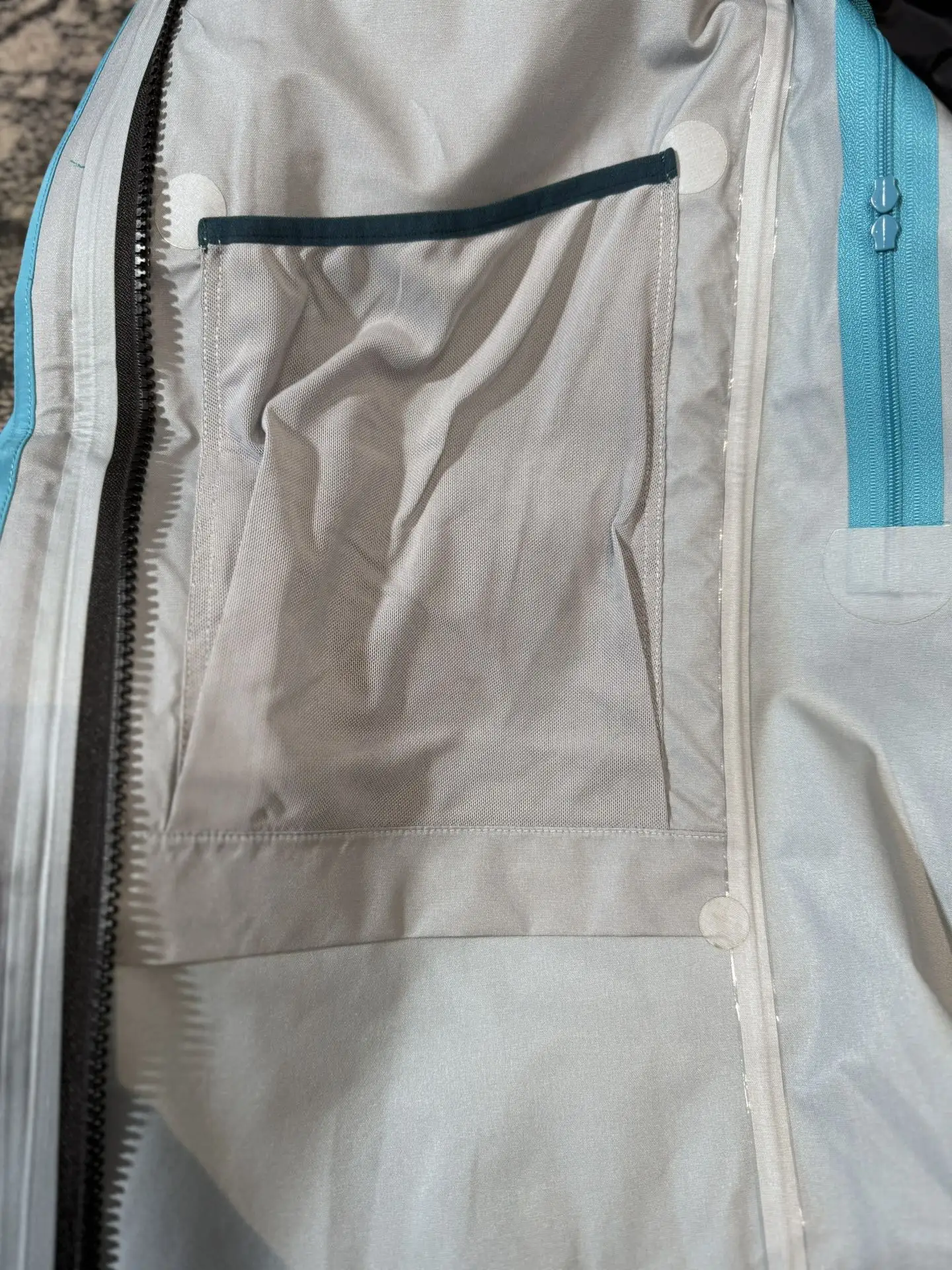 Alpha SV 3-in-1 GORE-TEX Hardshell Jacket D48020696 — view 9