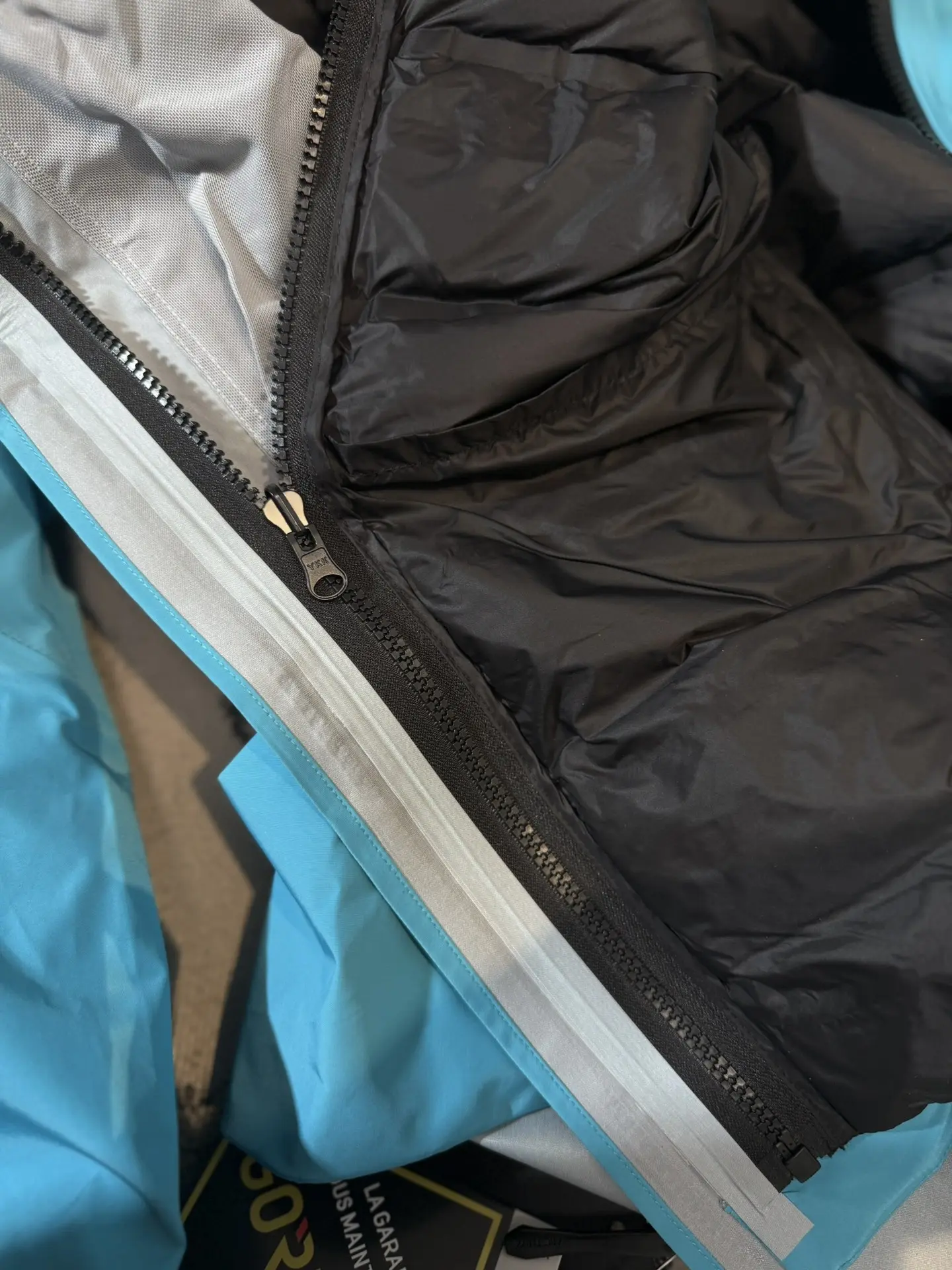 Alpha SV 3-in-1 GORE-TEX Hardshell Jacket D48020696 — view 16