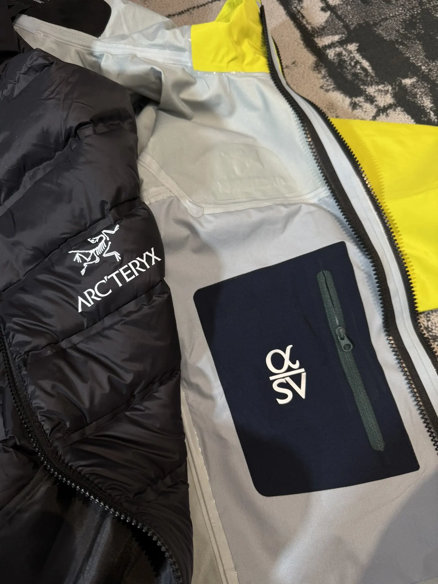 Alpha SV 3-in-1 GORE-TEX Down Jacket D48020697 — view 3