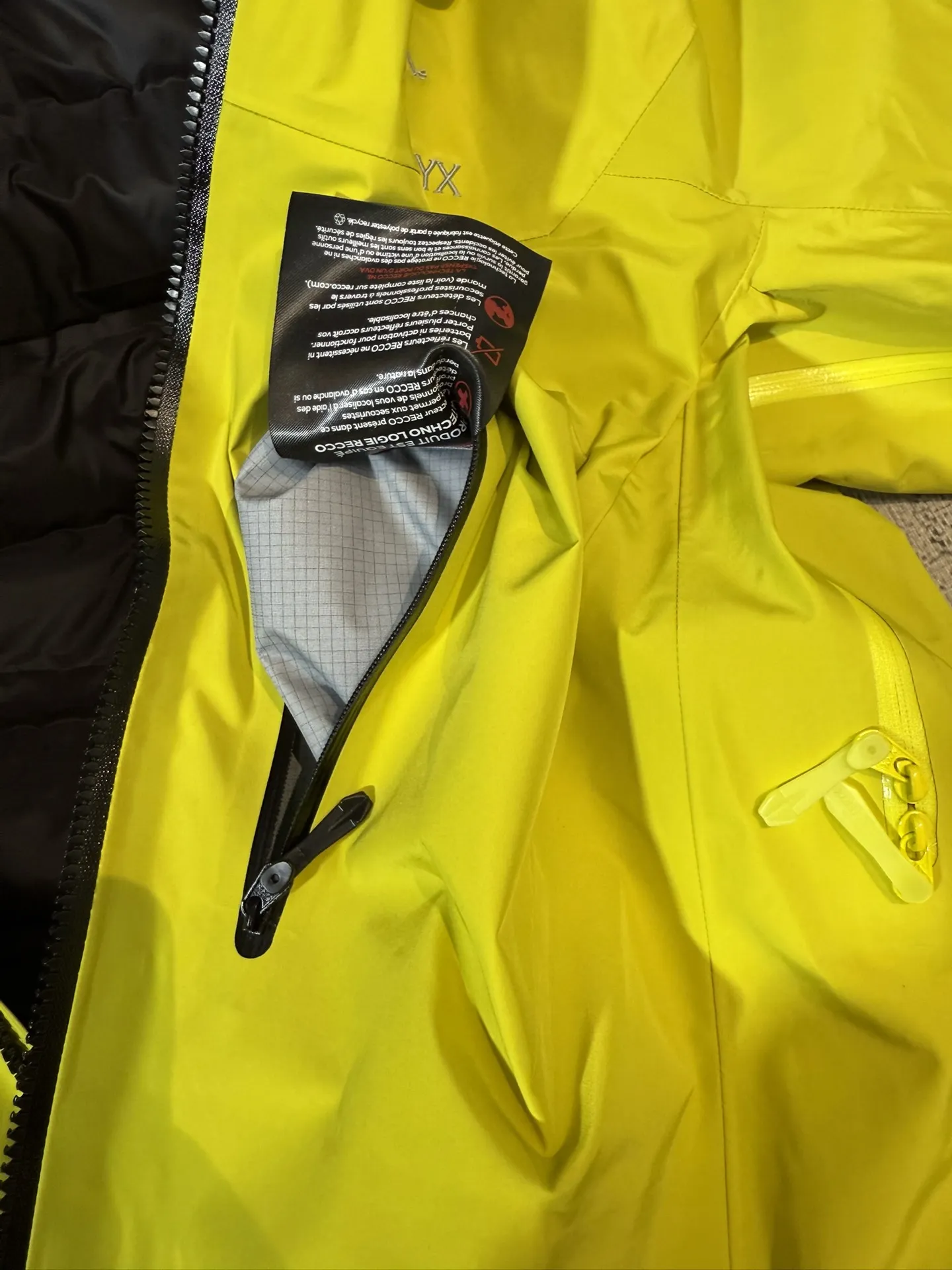 Alpha SV 3-in-1 GORE-TEX Down Jacket D48020697 — view 9
