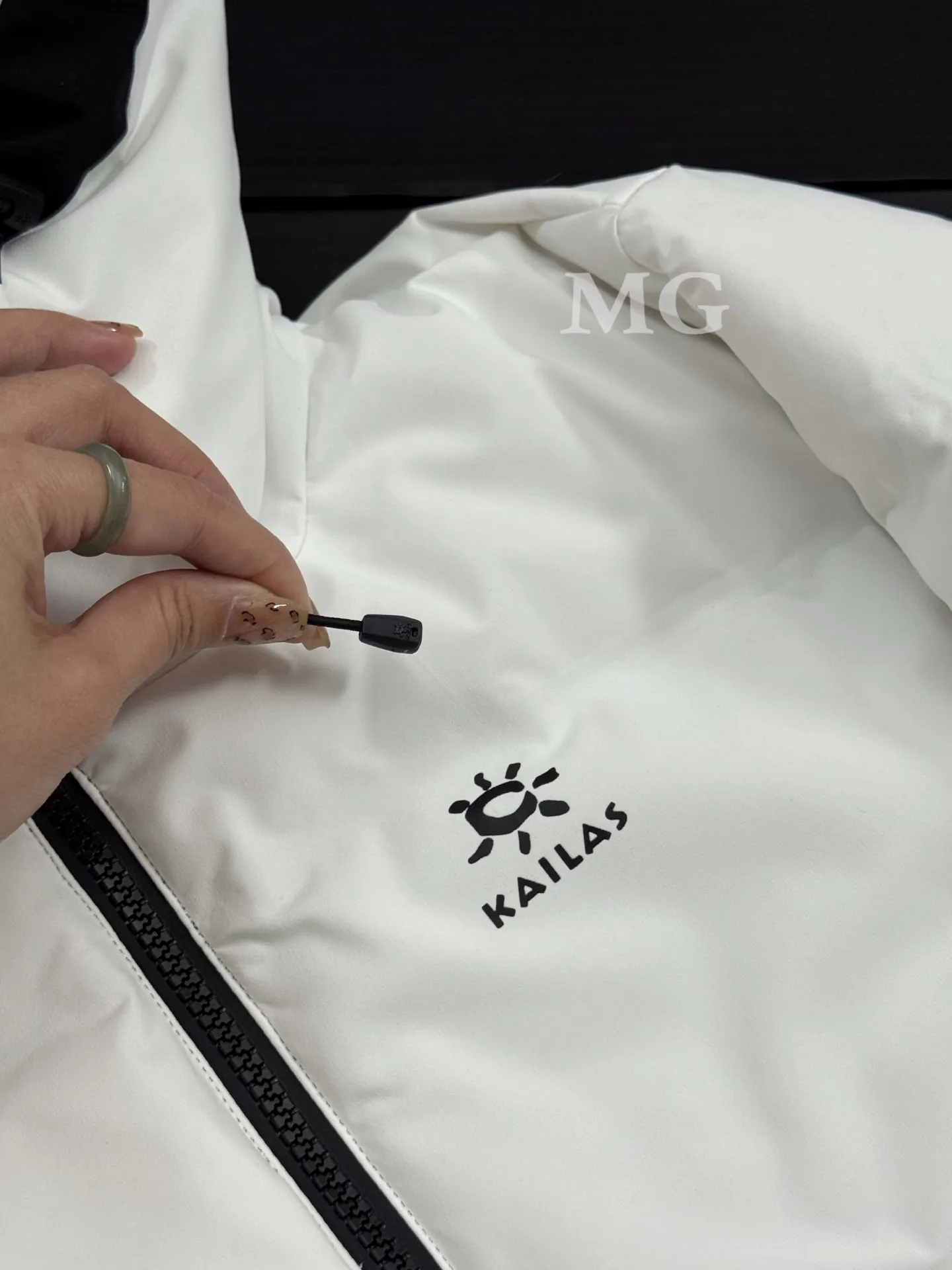 Dagu 700-Fill Down Hooded Puffer Jacket D52020676 — view 3