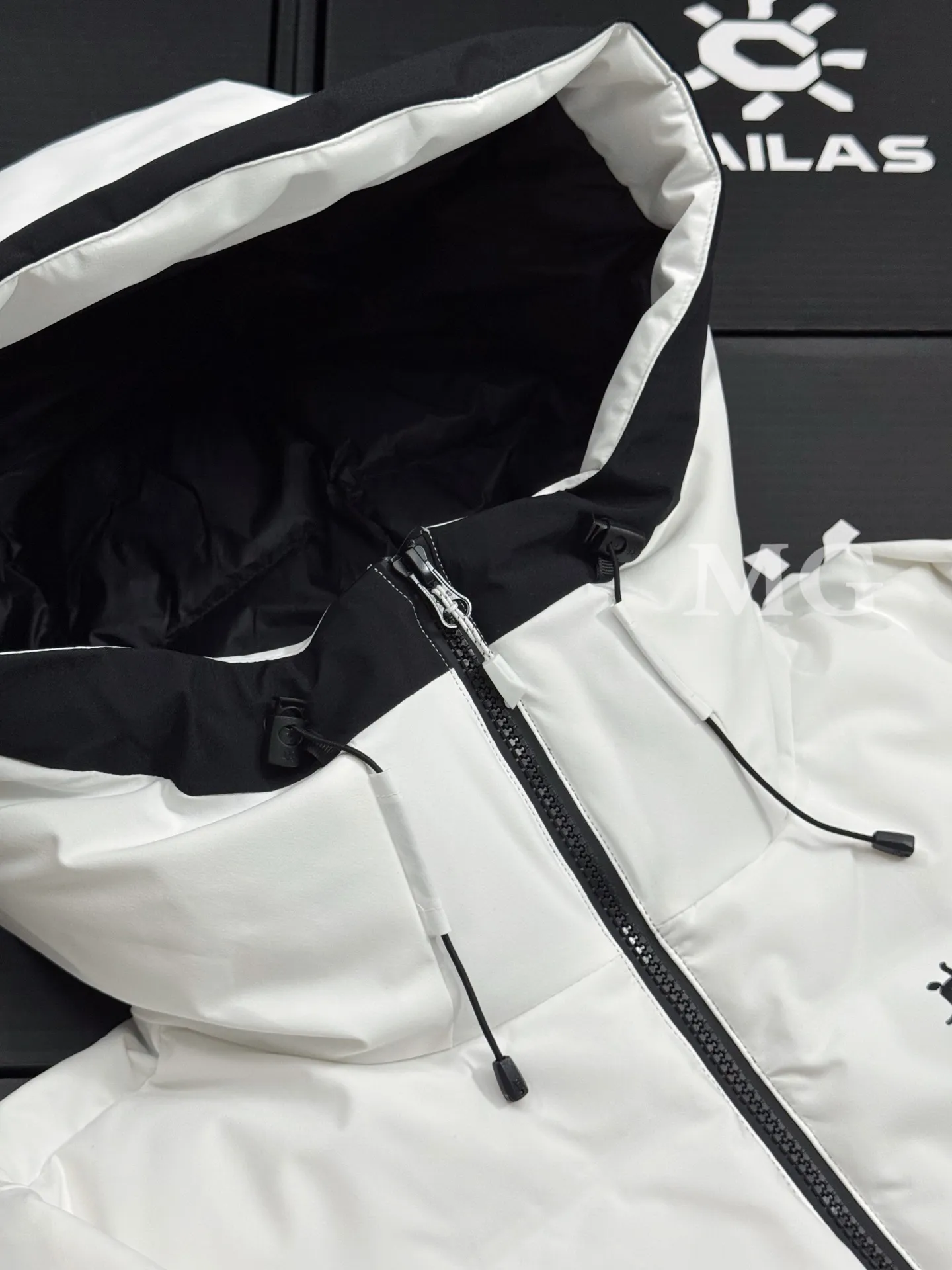 Dagu 700-Fill Down Hooded Puffer Jacket D52020676 — view 4