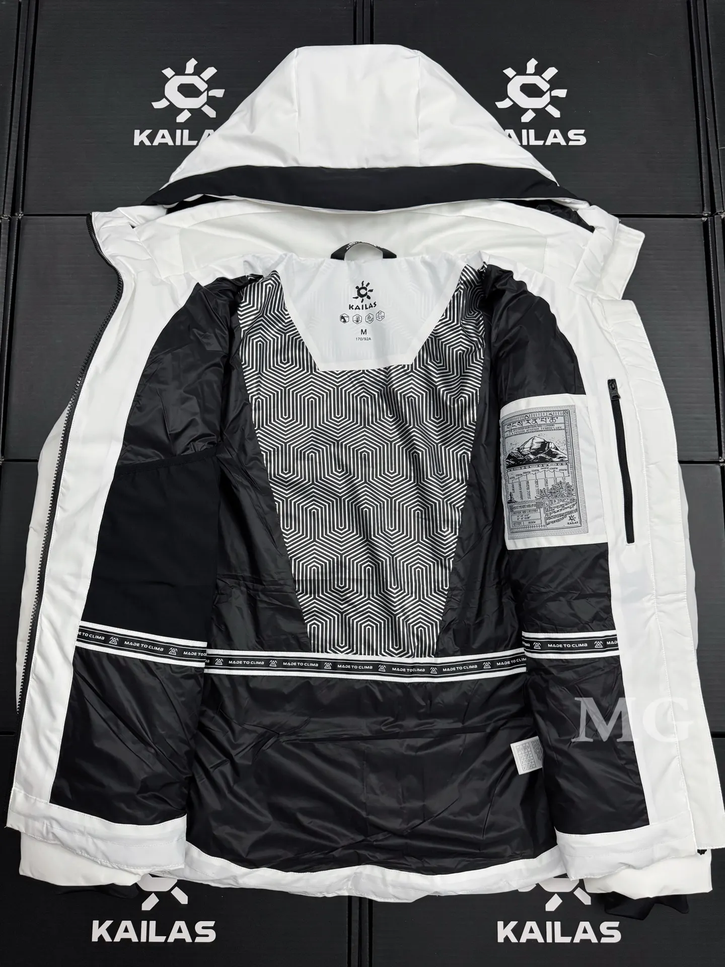 Dagu 700-Fill Down Hooded Puffer Jacket D52020676 — view 7
