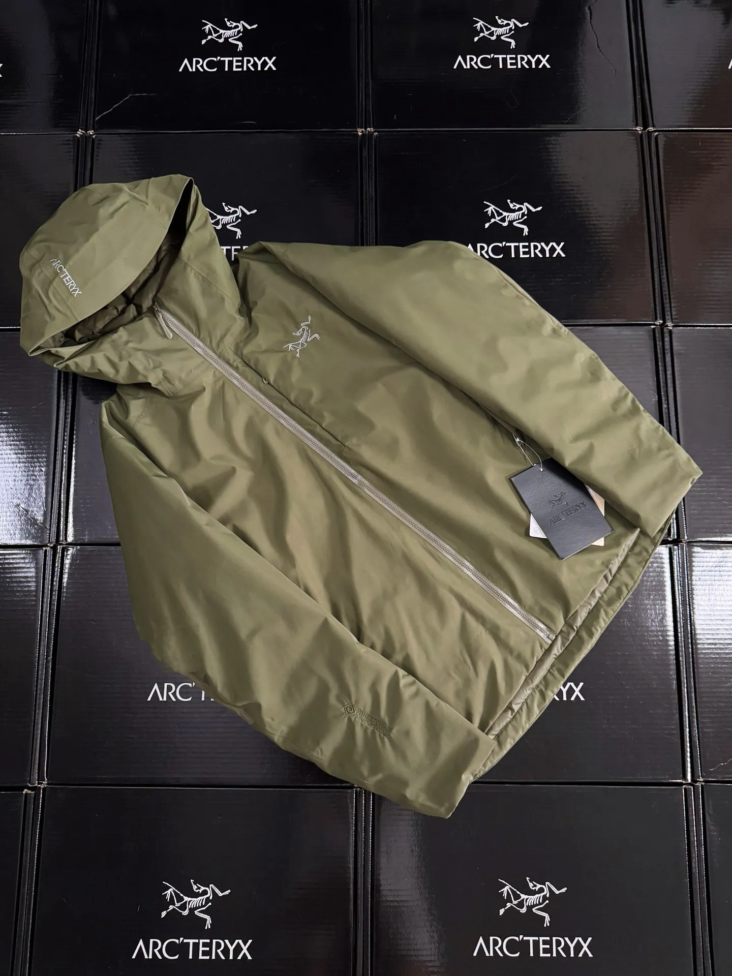Solano Down Hoody GORE-TEX Puffer Jacket D52020889 — view 2