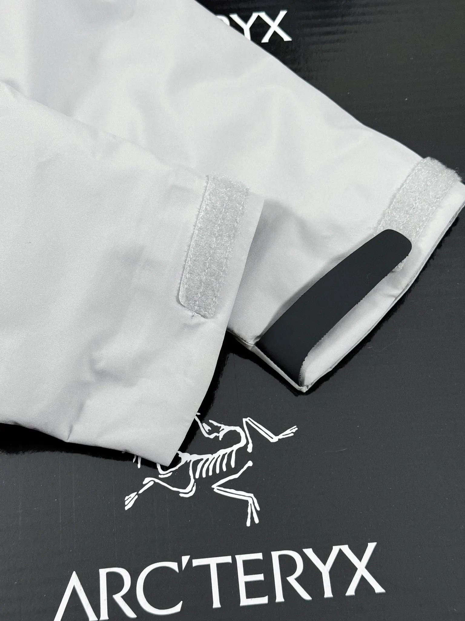 Beta Down Insulated GORE-TEX Jacket D52020574 — view 9