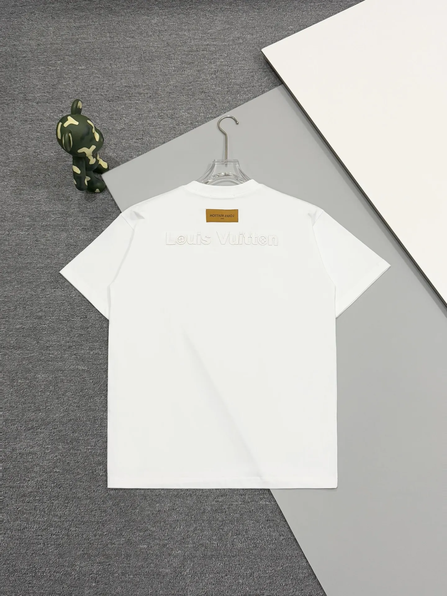 Leather Patch Embroidered Cotton T-Shirt D13513804 — view 2
