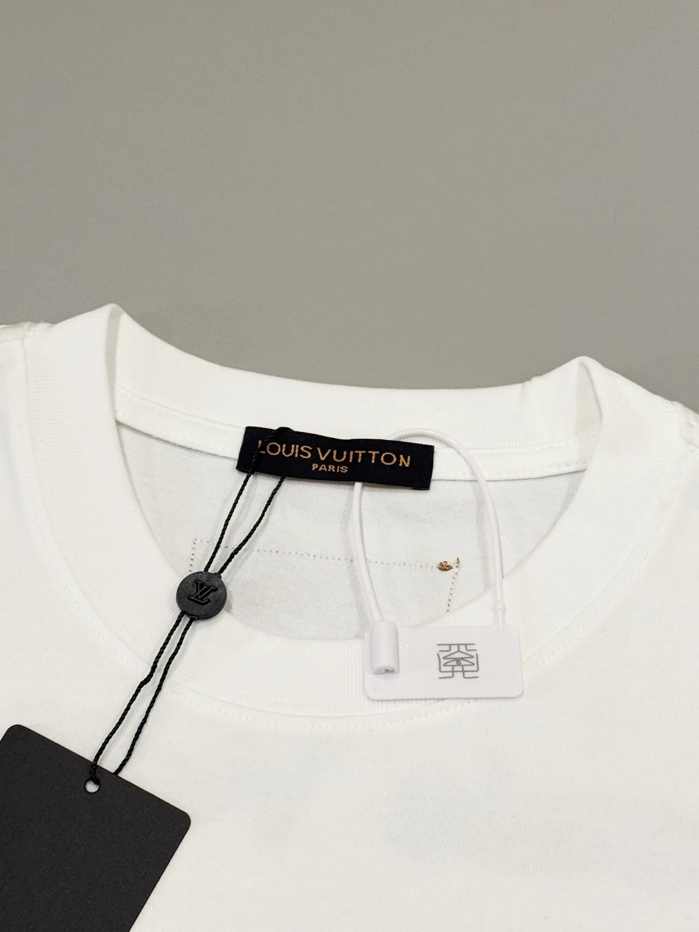 Leather Patch Embroidered Cotton T-Shirt D13513804 — view 3