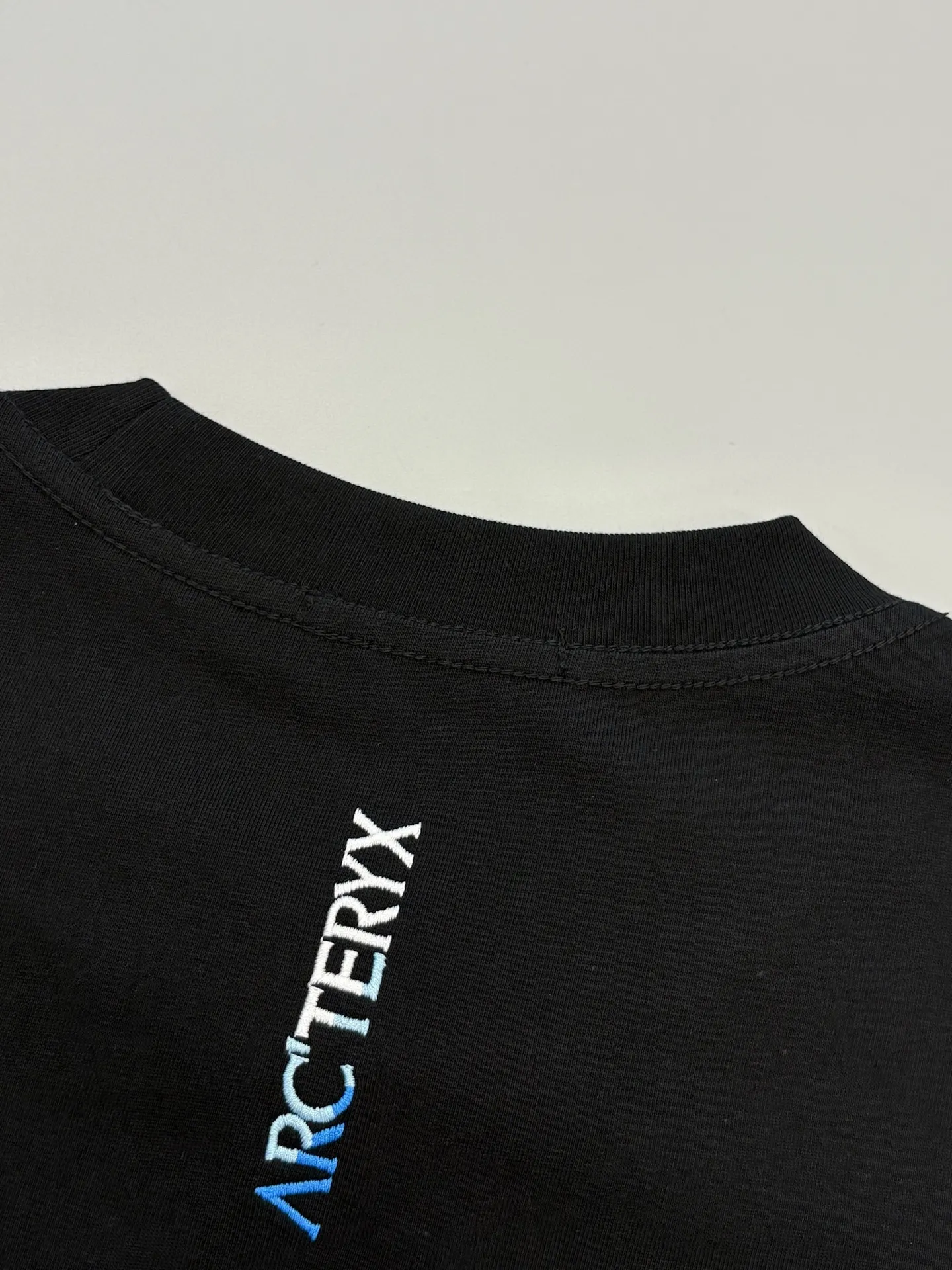 Embroidered Gradient Logo Cotton T-Shirt D13513494 — view 7