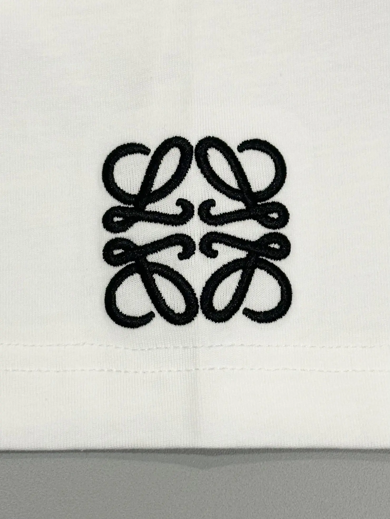 Anagram Logo Embroidered Cotton T-Shirt D13513668 — view 6