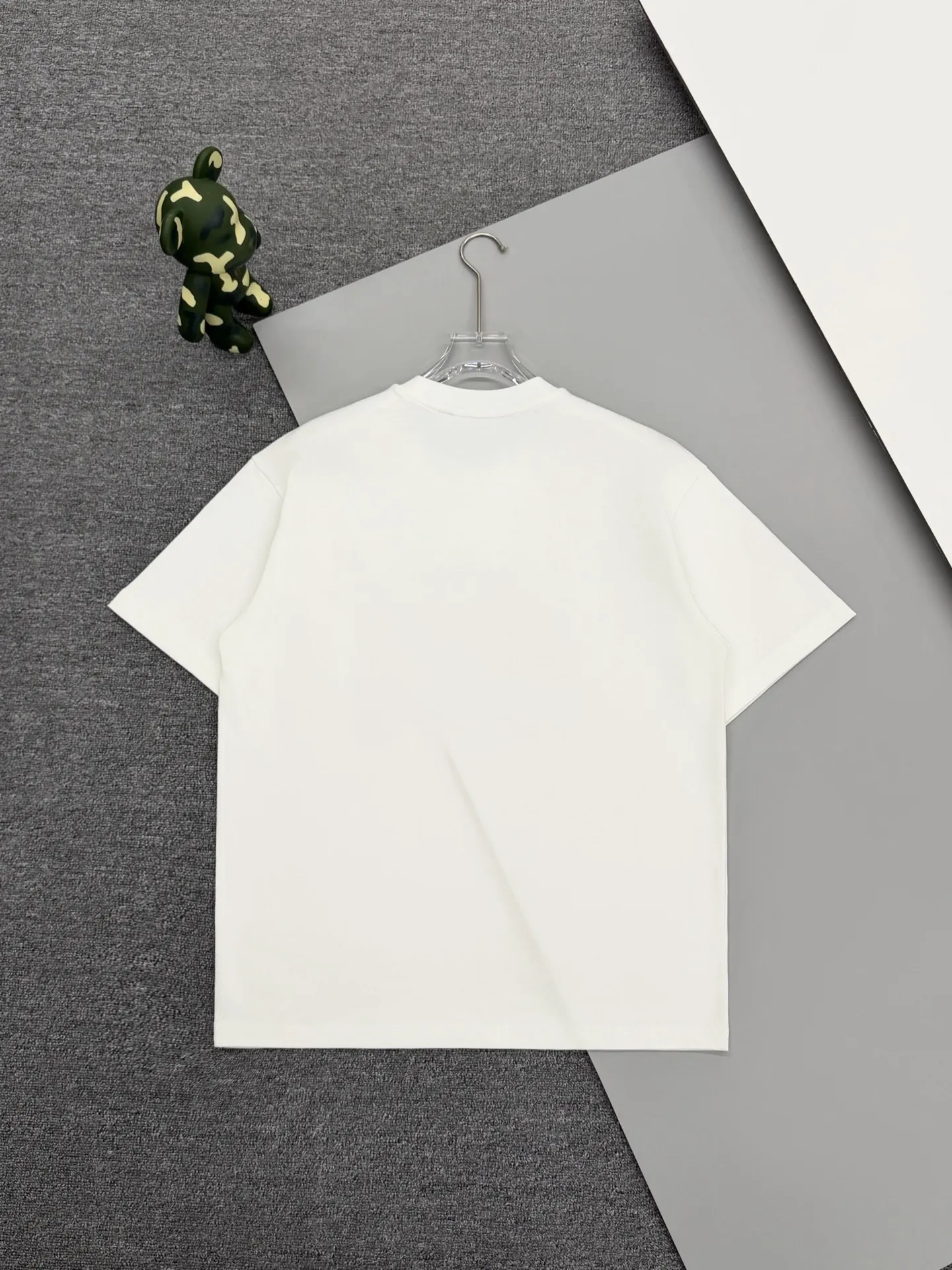 Embroidered Crest Cotton T-Shirt D14013479 — view 2
