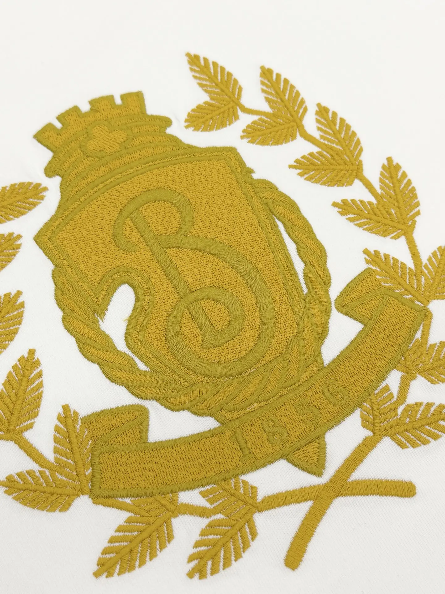 Embroidered Crest Cotton T-Shirt D14013479 — view 5