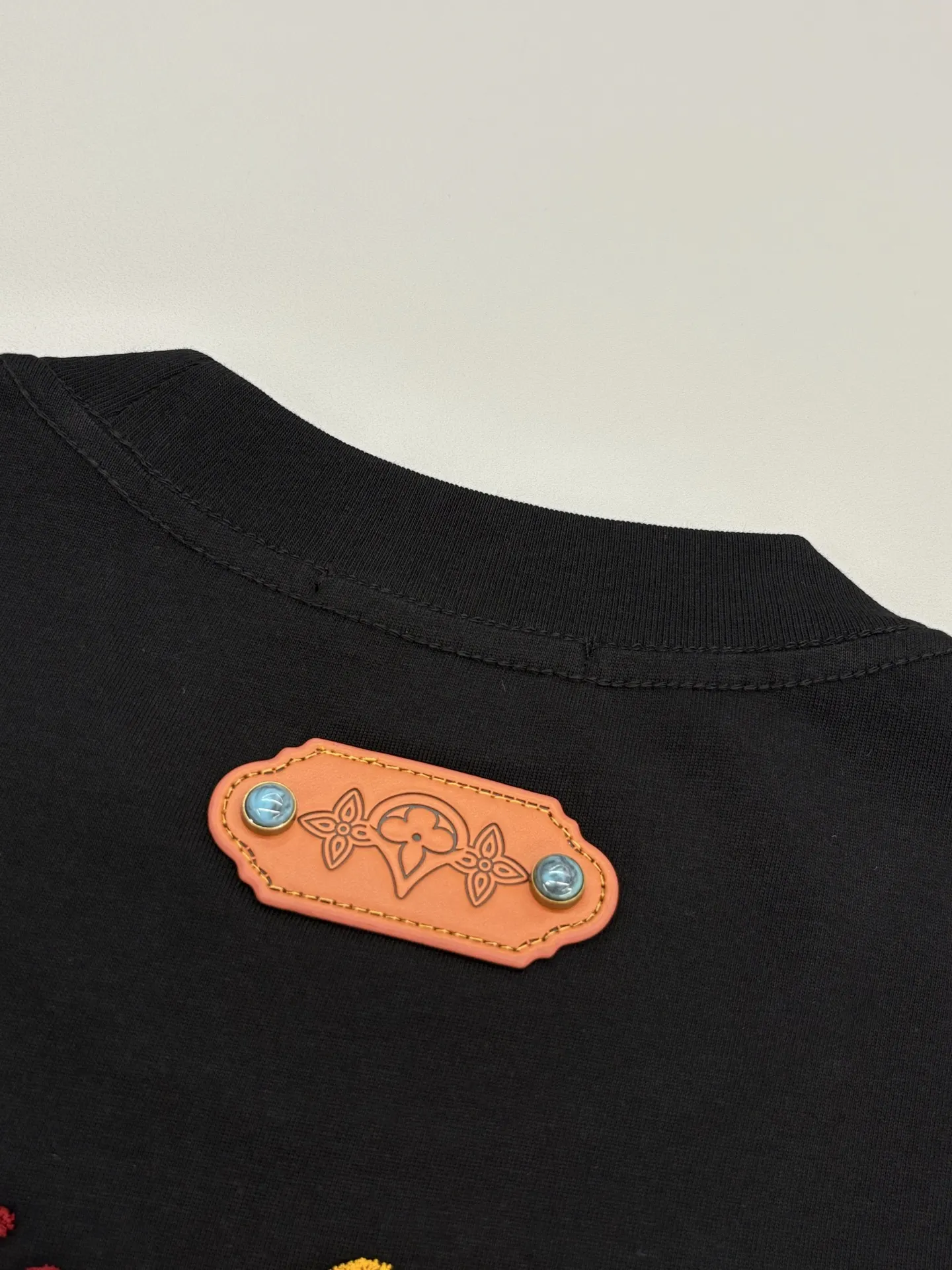 Embroidered Monogram Flower Cotton T-Shirt D14013801 — view 7