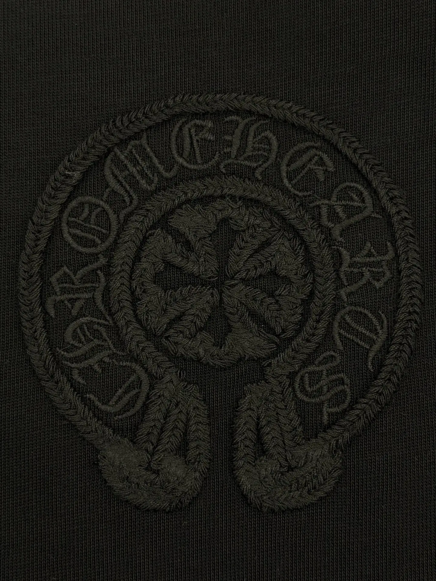 Horseshoe Embroidered Distressed T-Shirt D15013658 — view 5