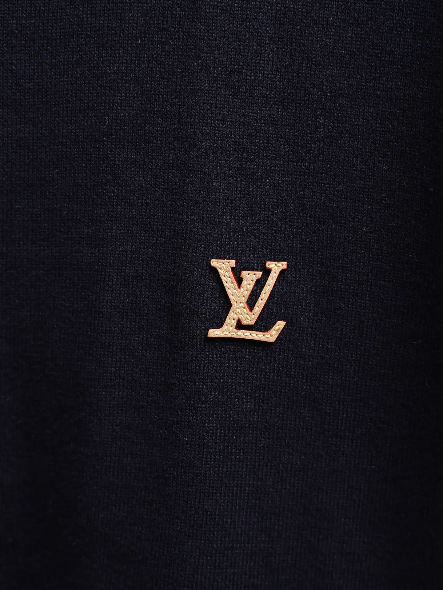 LV Leather Patch Cotton Knit T-Shirt D19021935 — view 3
