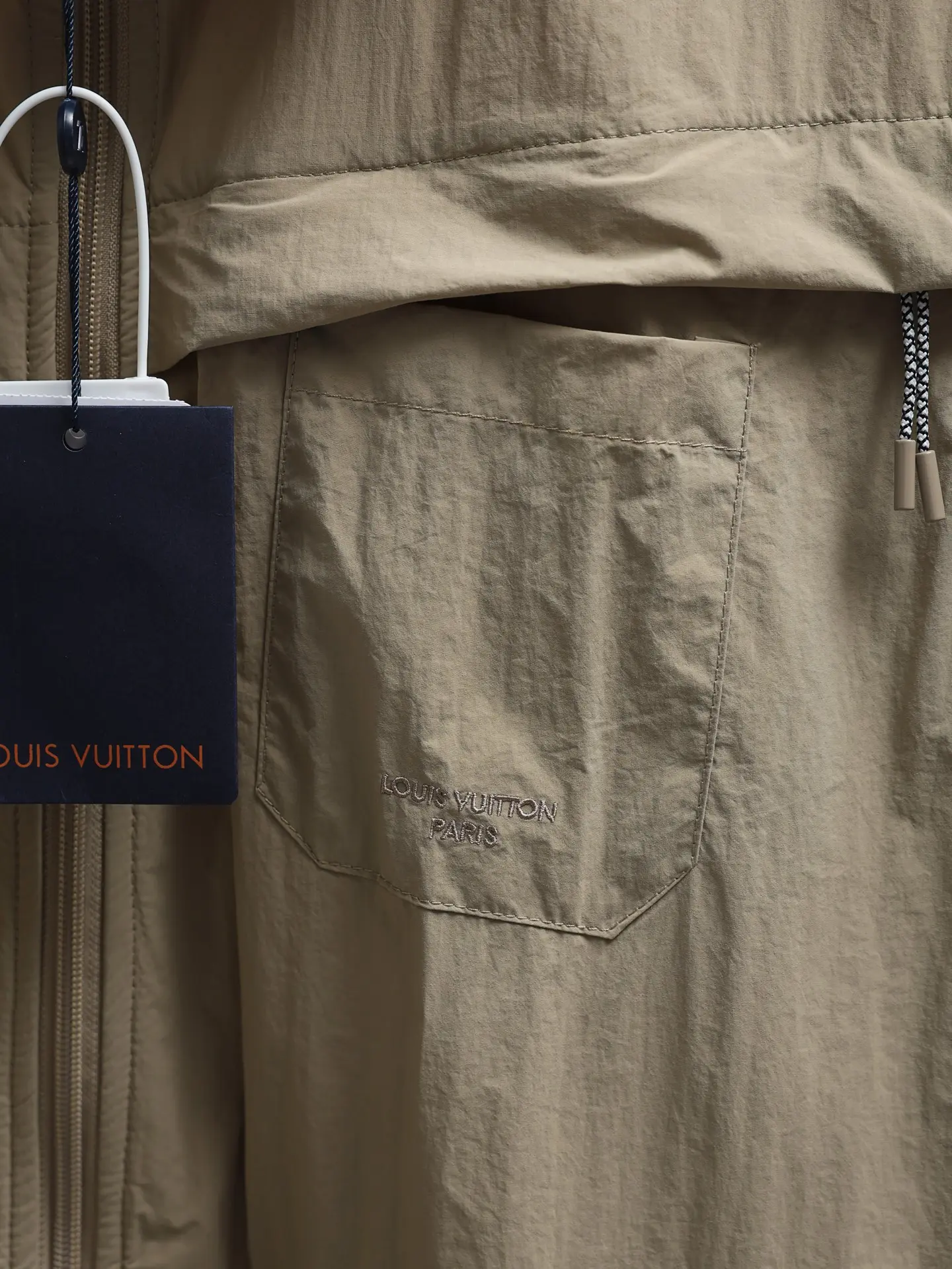 Embroidered Zip-Up Short-Sleeved Camp Shirt D25521938 — view 7