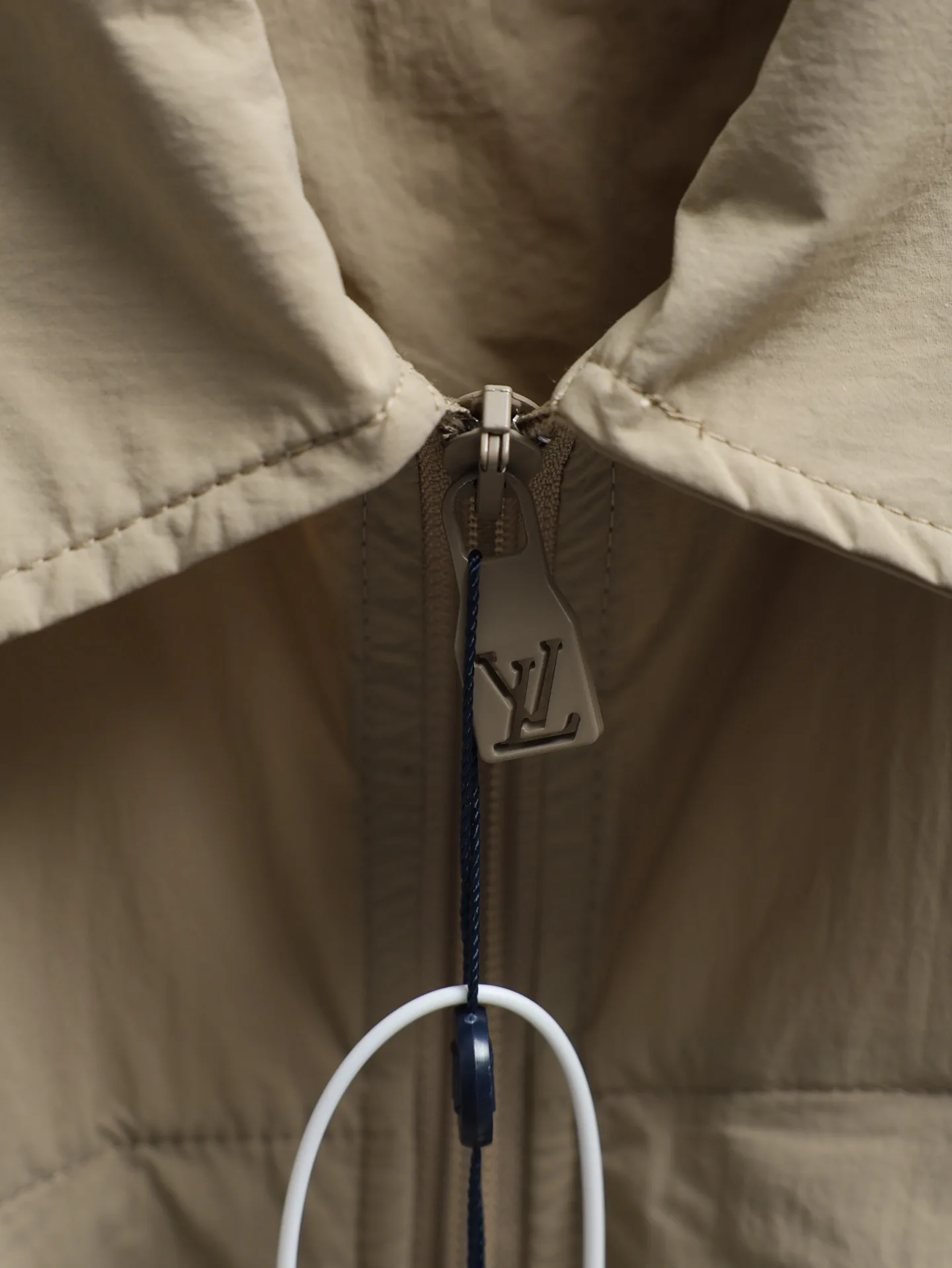 Embroidered Zip-Up Short-Sleeved Camp Shirt D25521938 — view 8