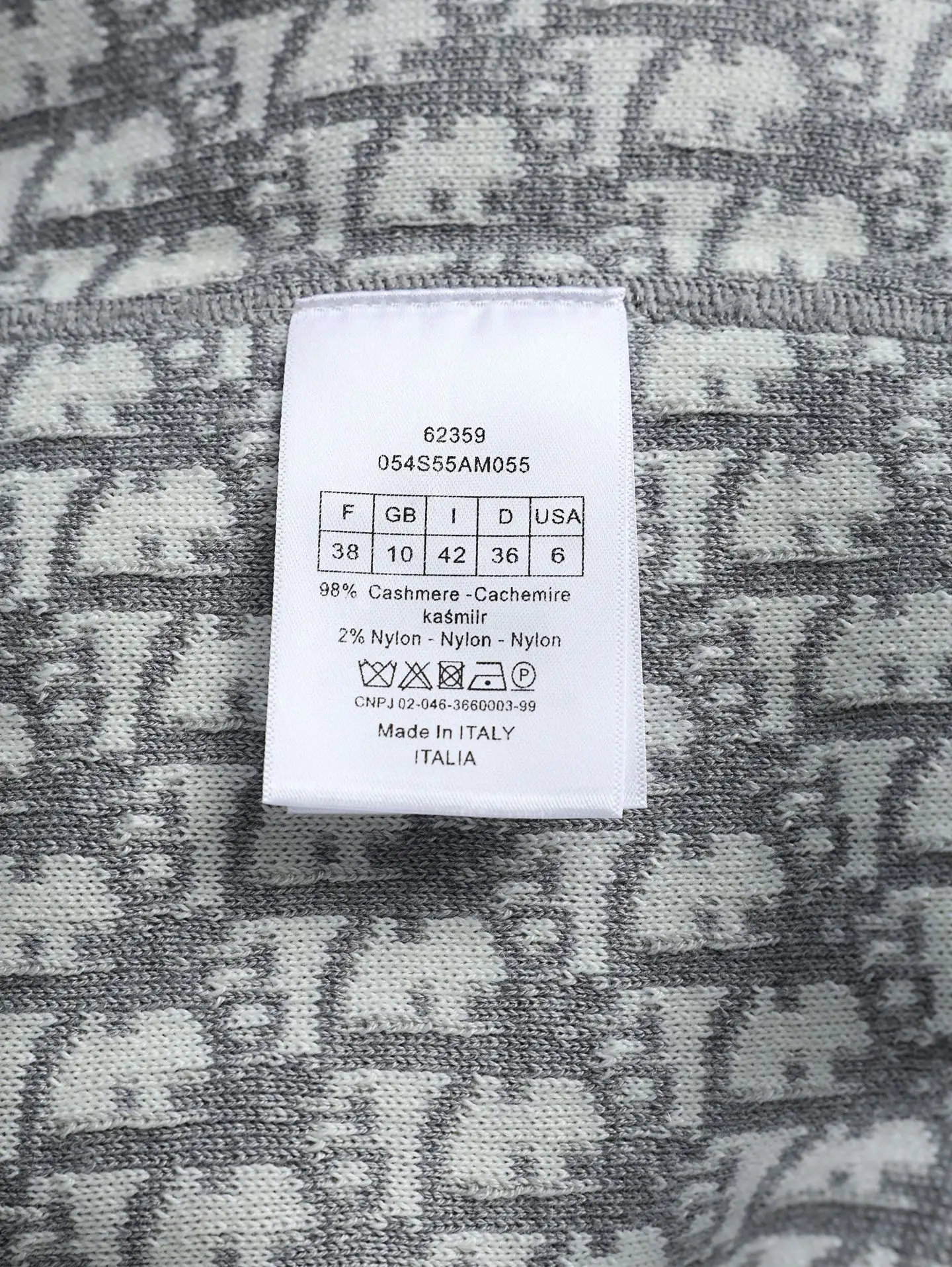 Oblique Reversible Cashmere-Blend Zip Hoodie D31021909 — view 9