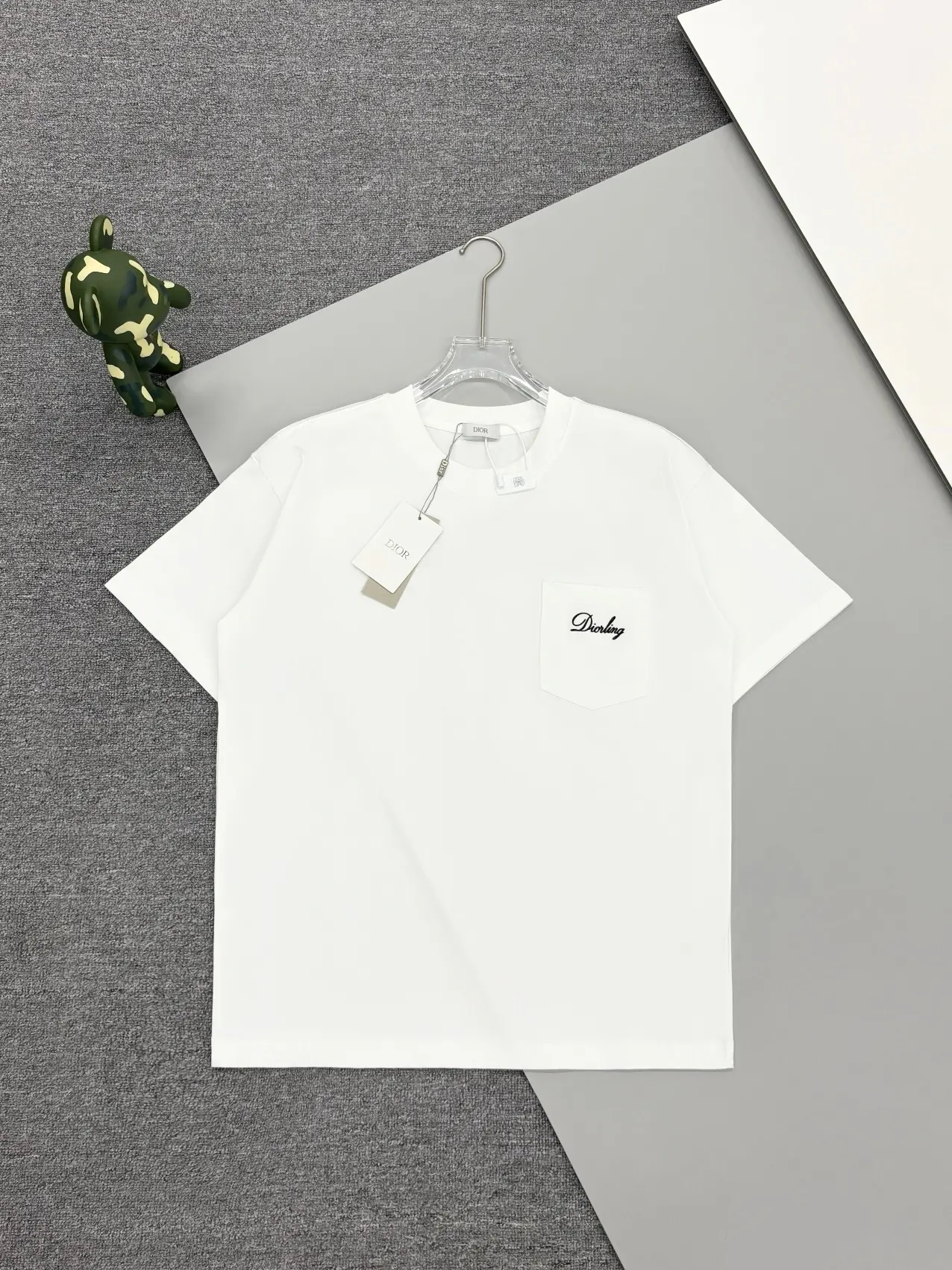 Diorling Embroidered Pocket T-Shirt D13513457