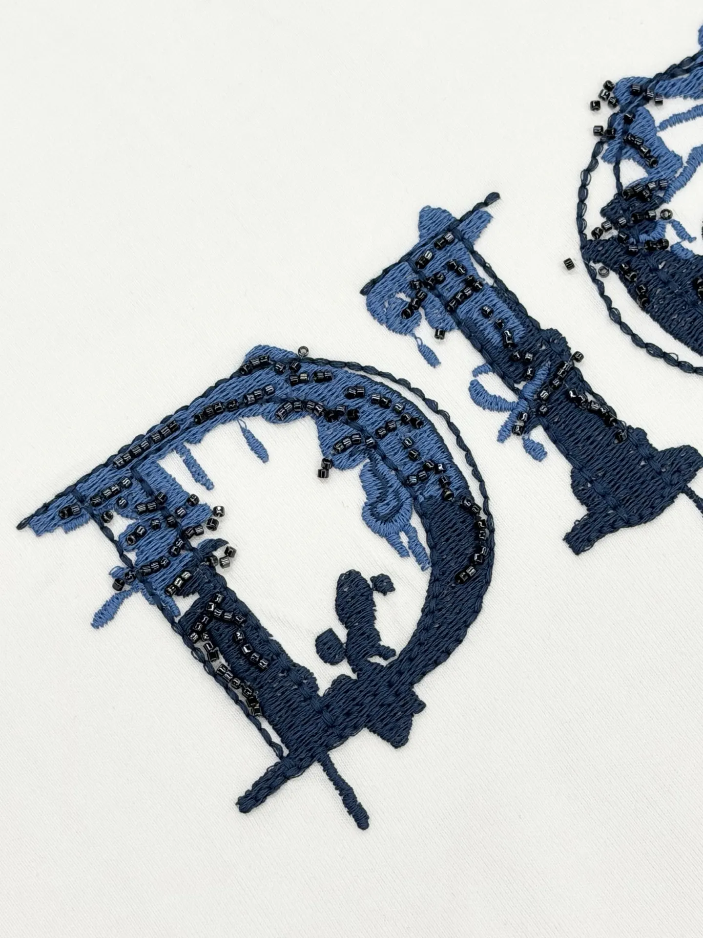 Beaded Logo Embroidery Cotton T-Shirt D15013646 — view 6