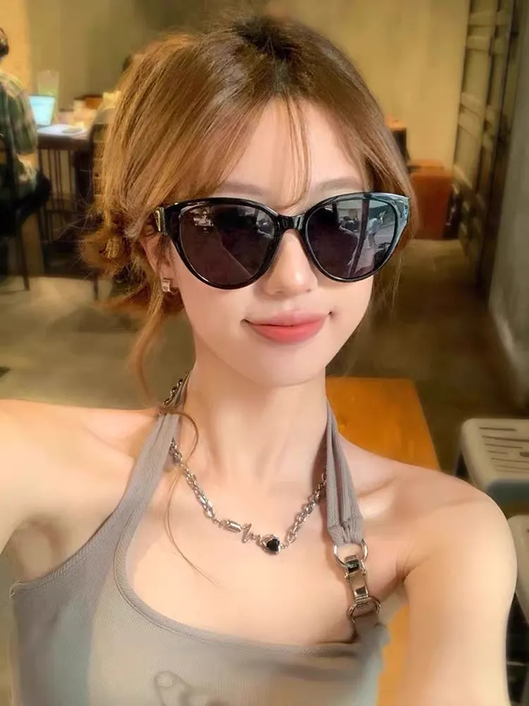 Cat-Eye Sunglasses D20017798 — view 2