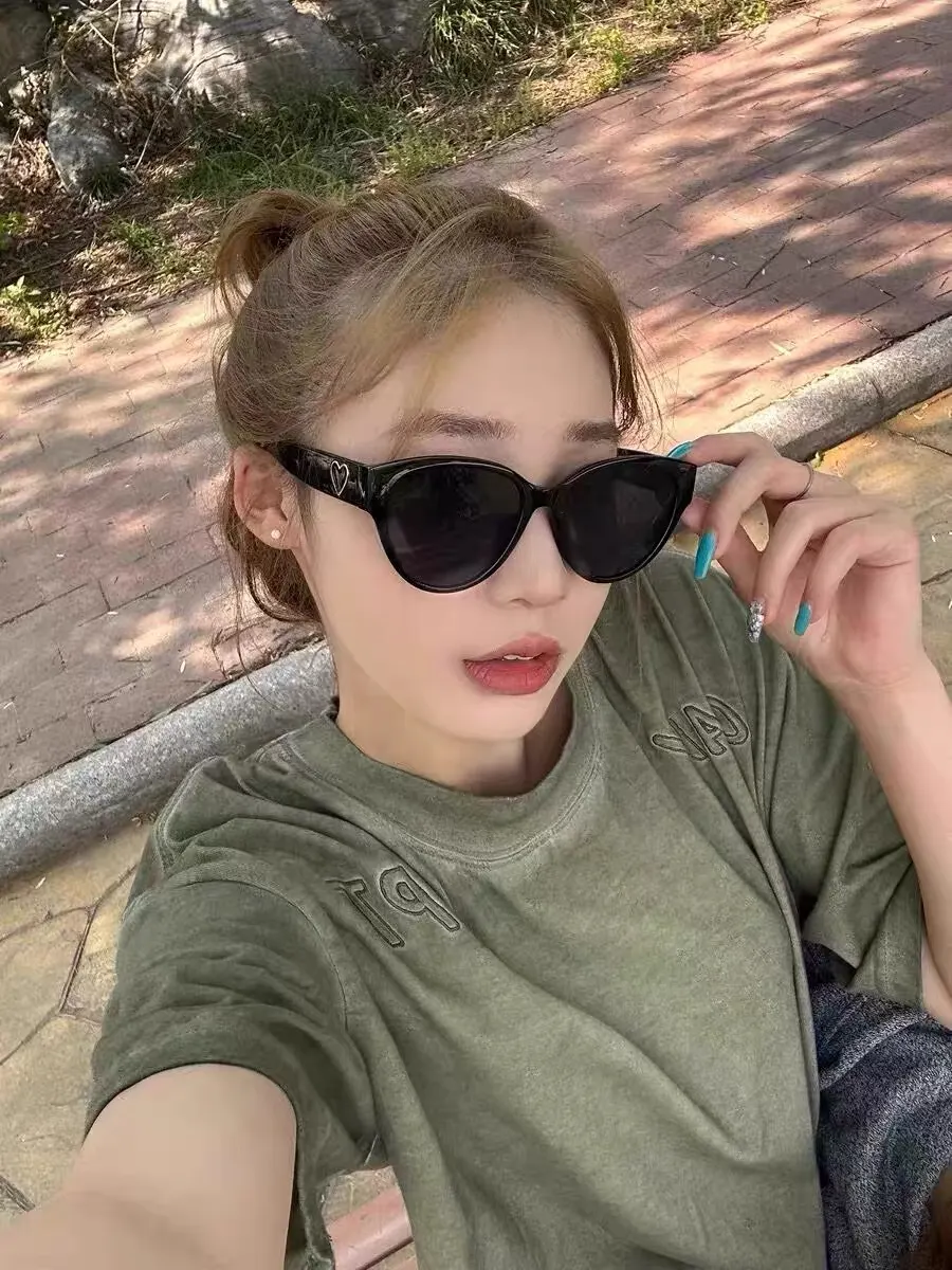 Cat-Eye Sunglasses D20017798 — view 4