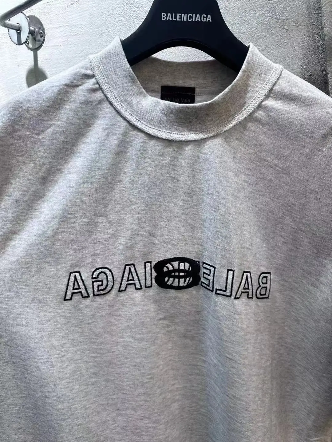 Inside-Out Embroidered Logo T-Shirt D11519952 — view 5