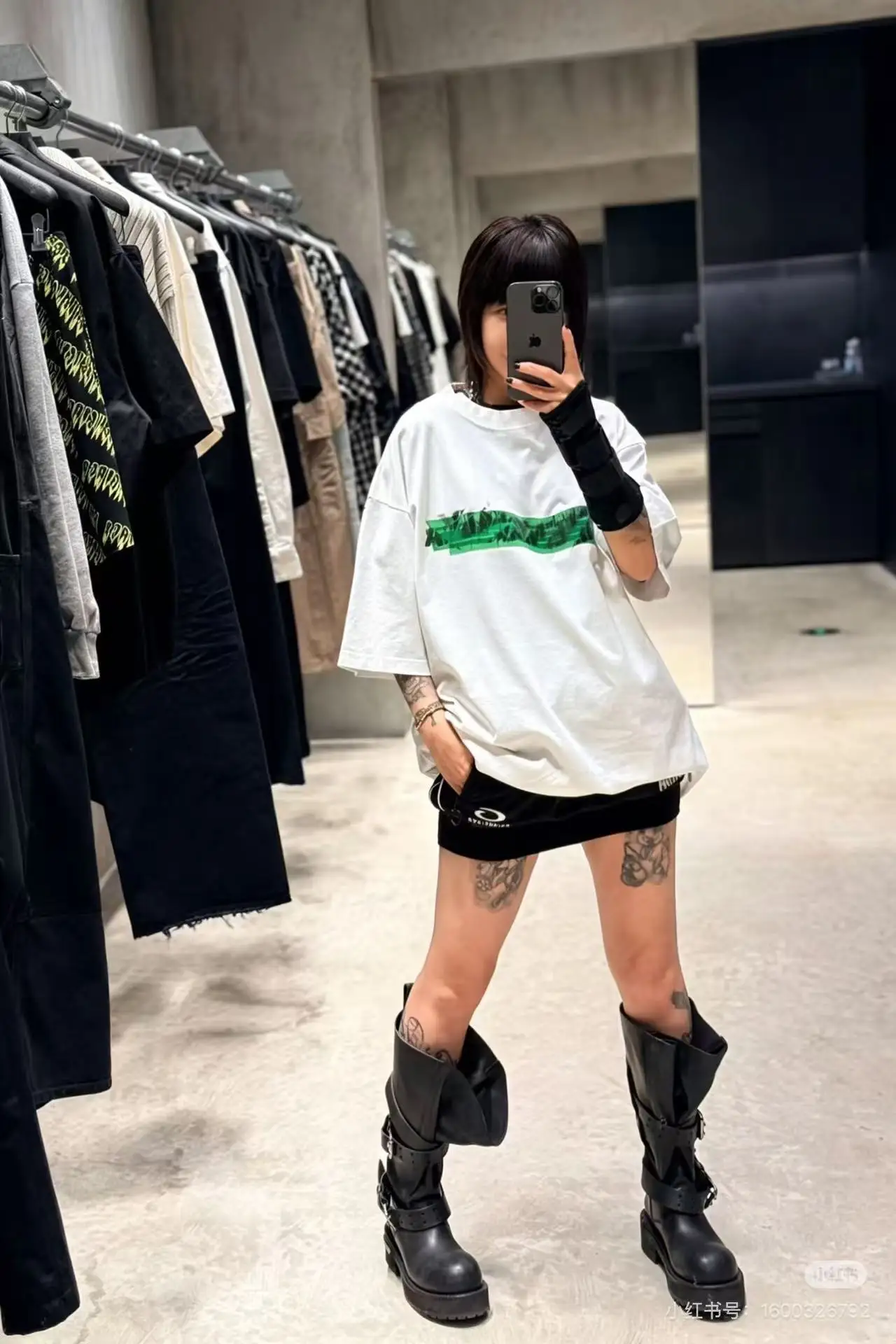 Tape Graffiti Logo Cotton T-Shirt D15520065 — view 8