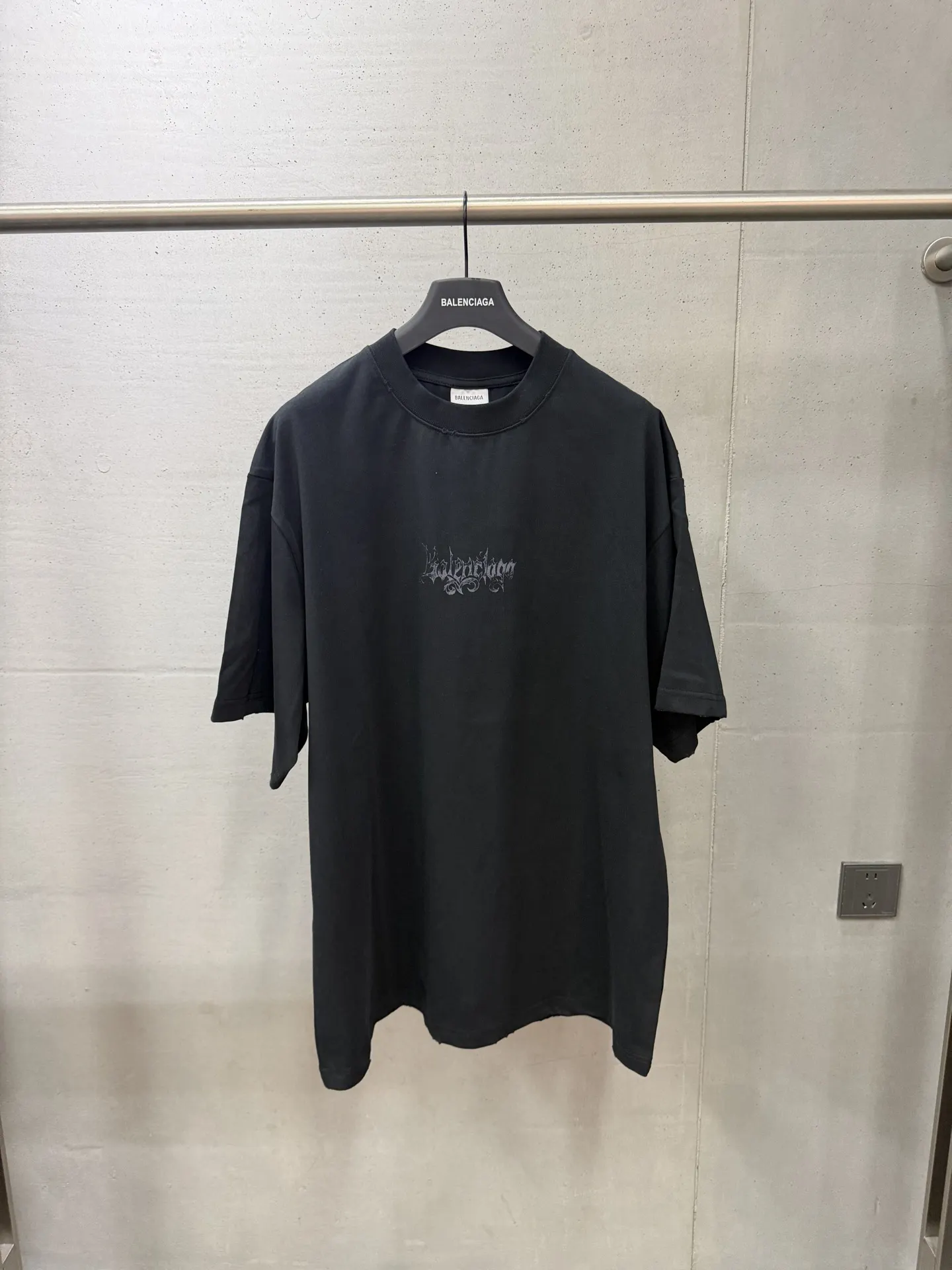 Gothic Logo Print Oversized T-Shirt D15520009