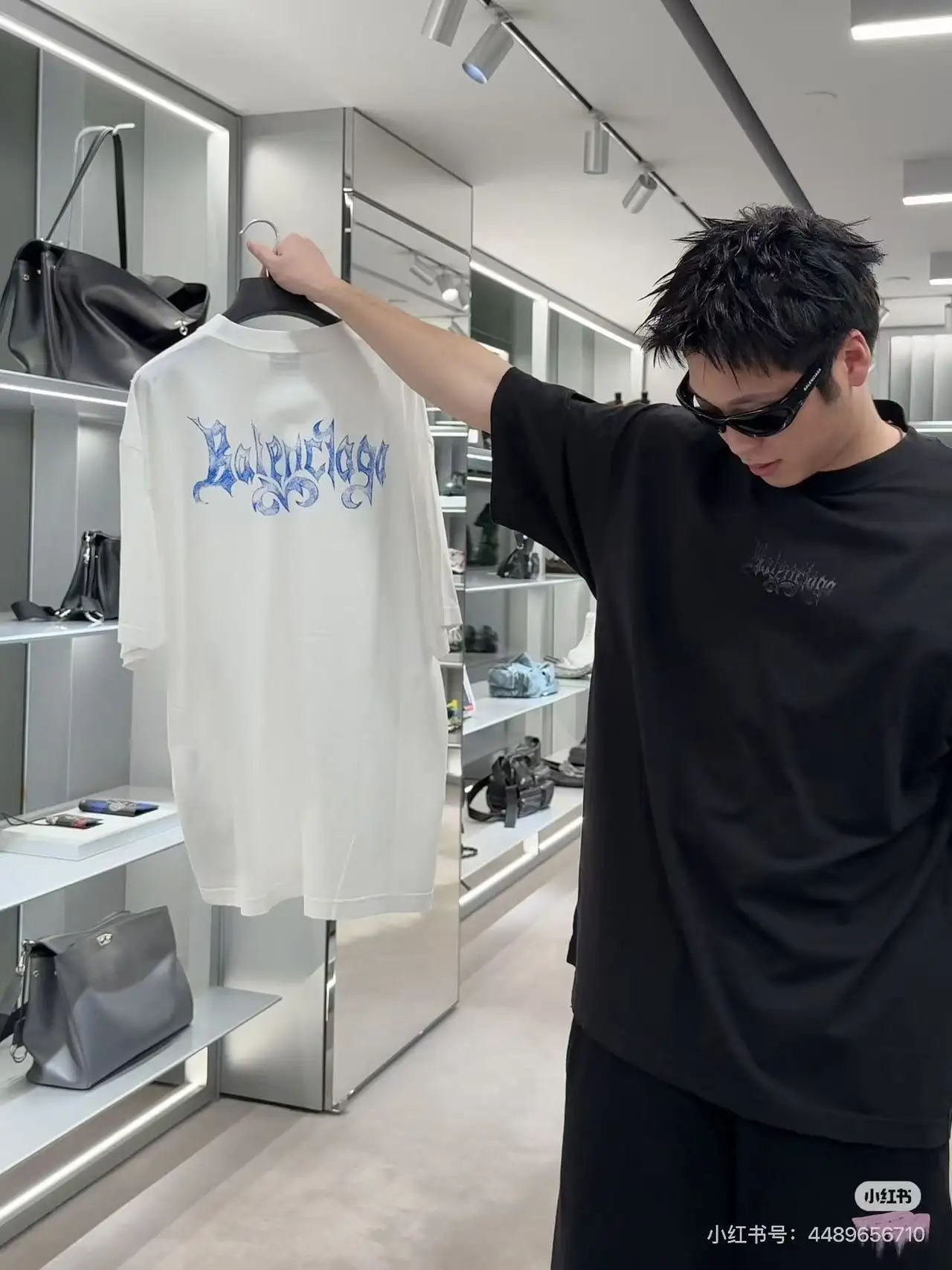 Gothic Logo Print Oversized T-Shirt D15520008 — view 2