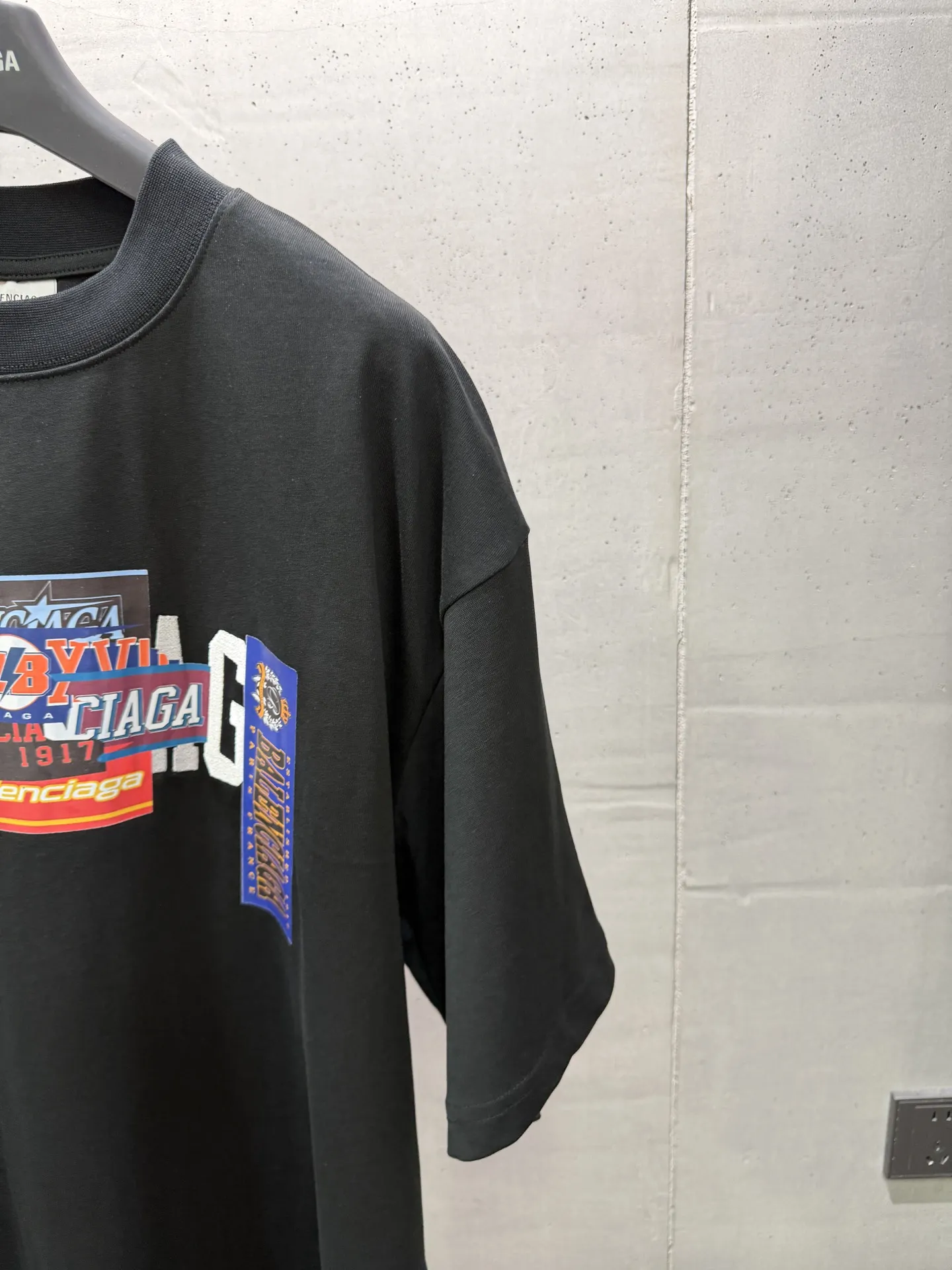 Multi-Logo Tape Graphic T-Shirt D15519965 — view 5