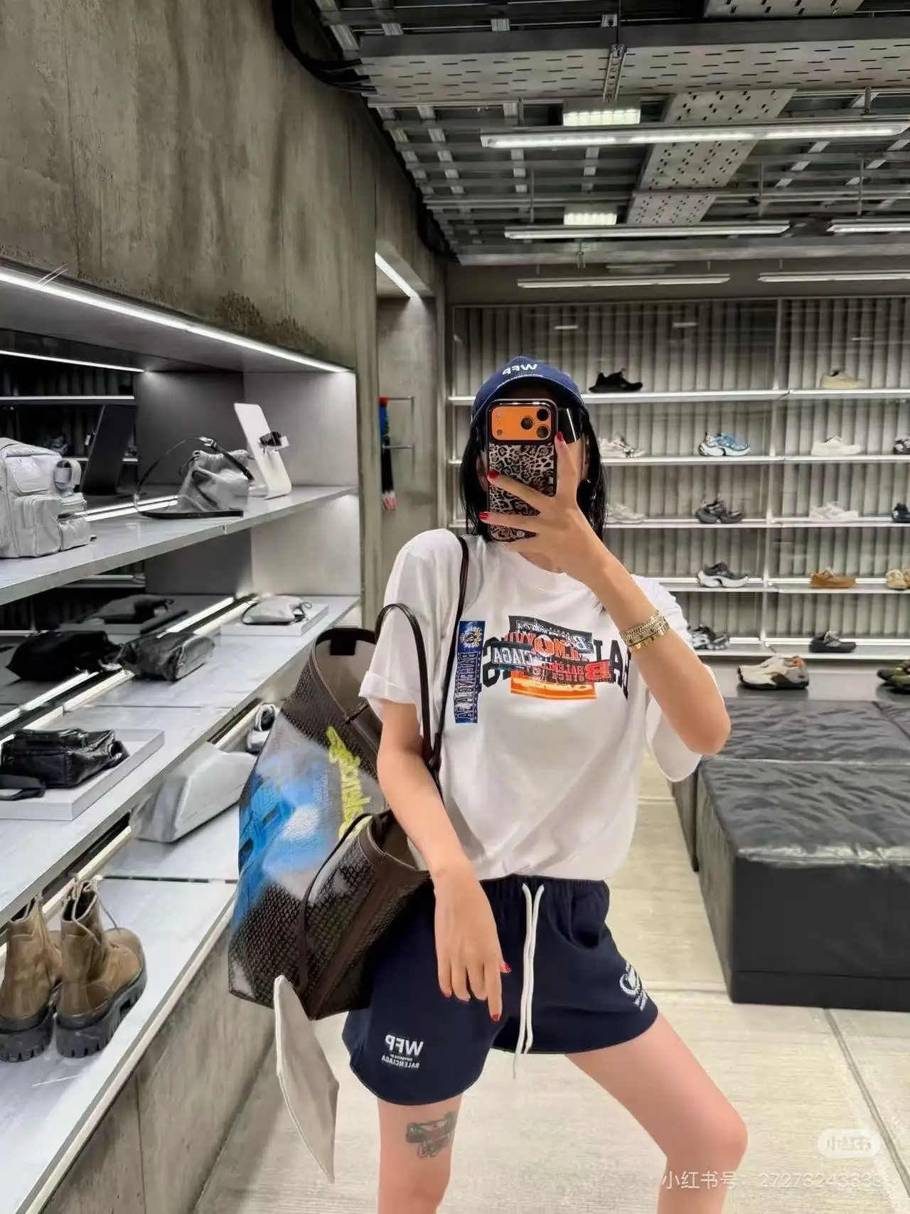 Passport Sticker Graphic Oversized T-Shirt D15519964 — view 6